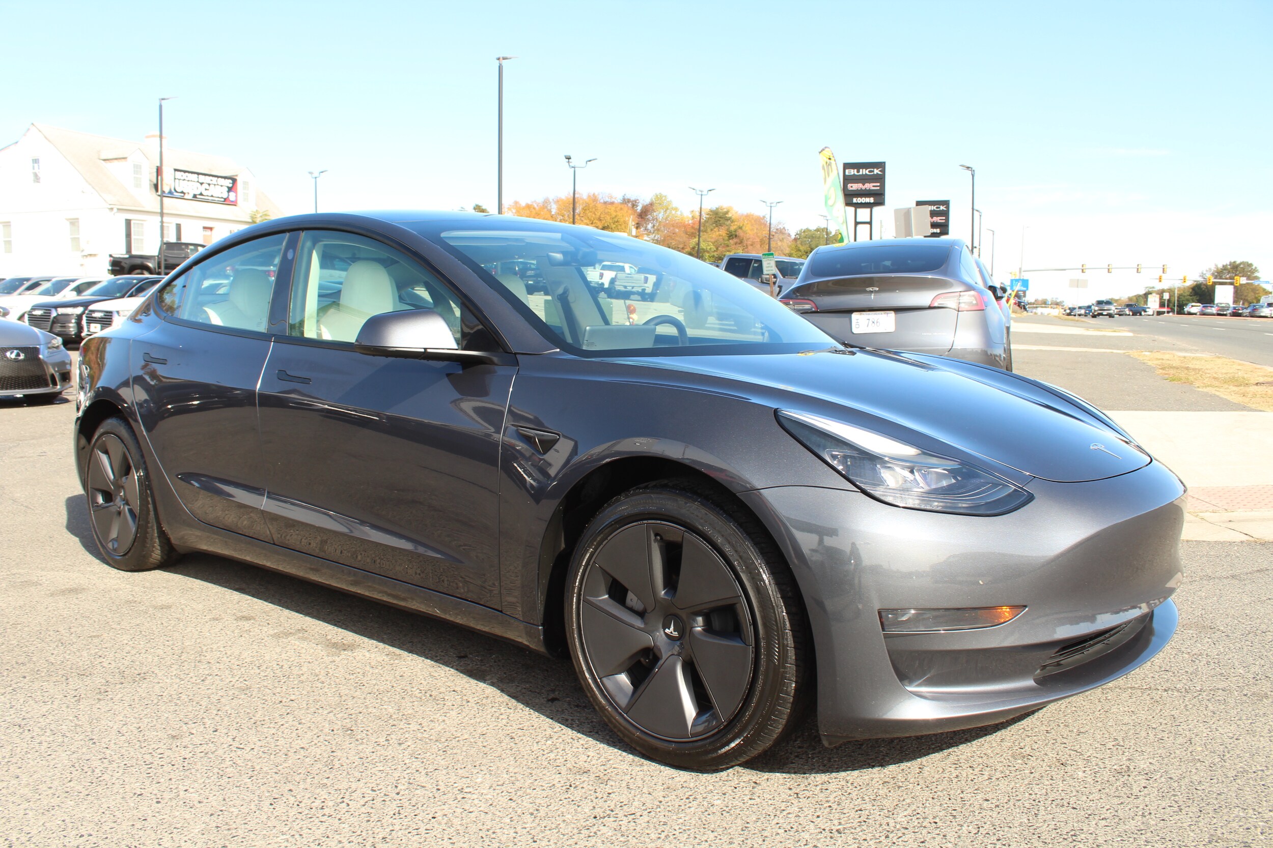 2023 Tesla Model 3 Standard Range photo 3