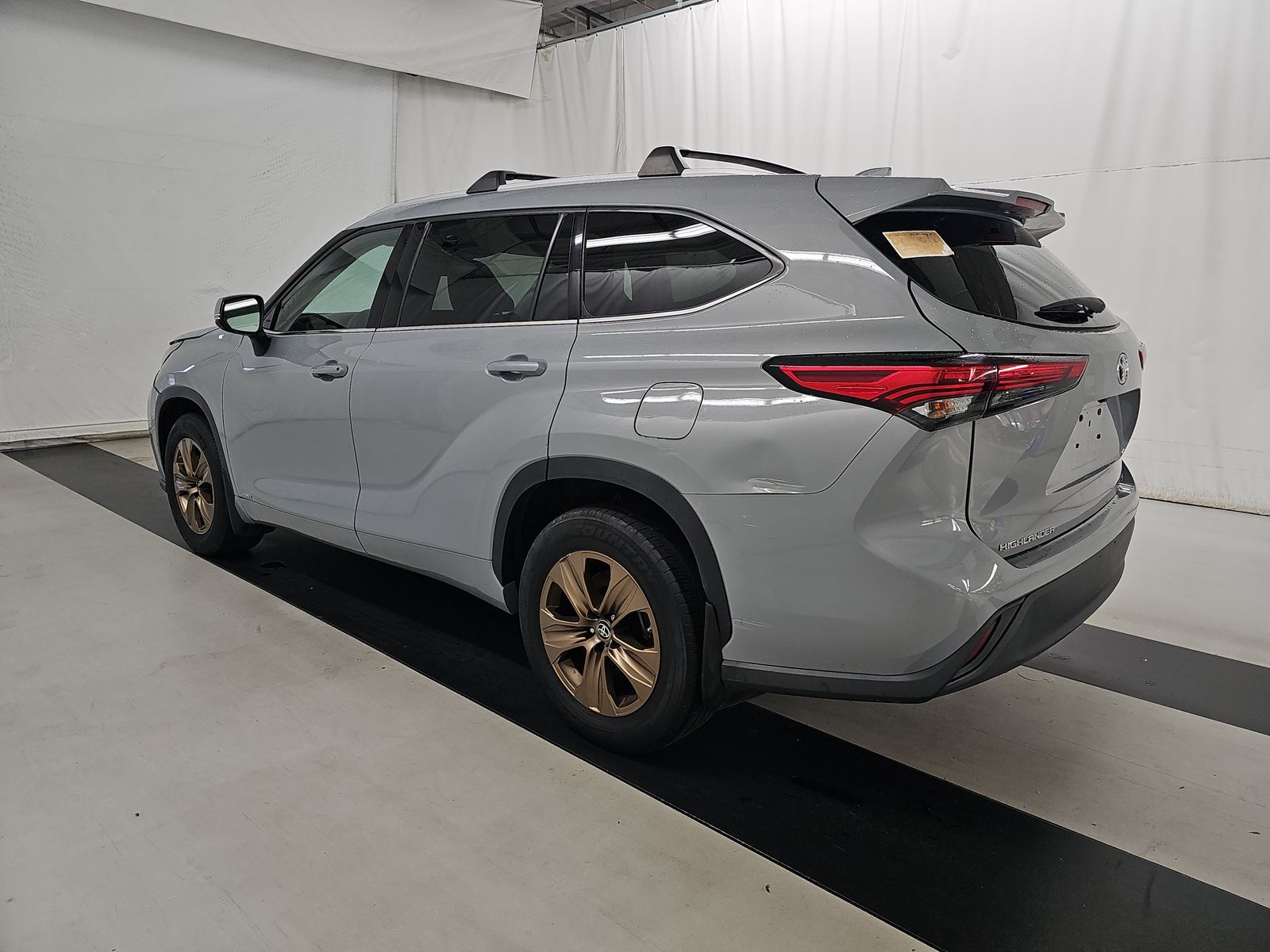 2022 Toyota Highlander Hybrid XLE photo 4