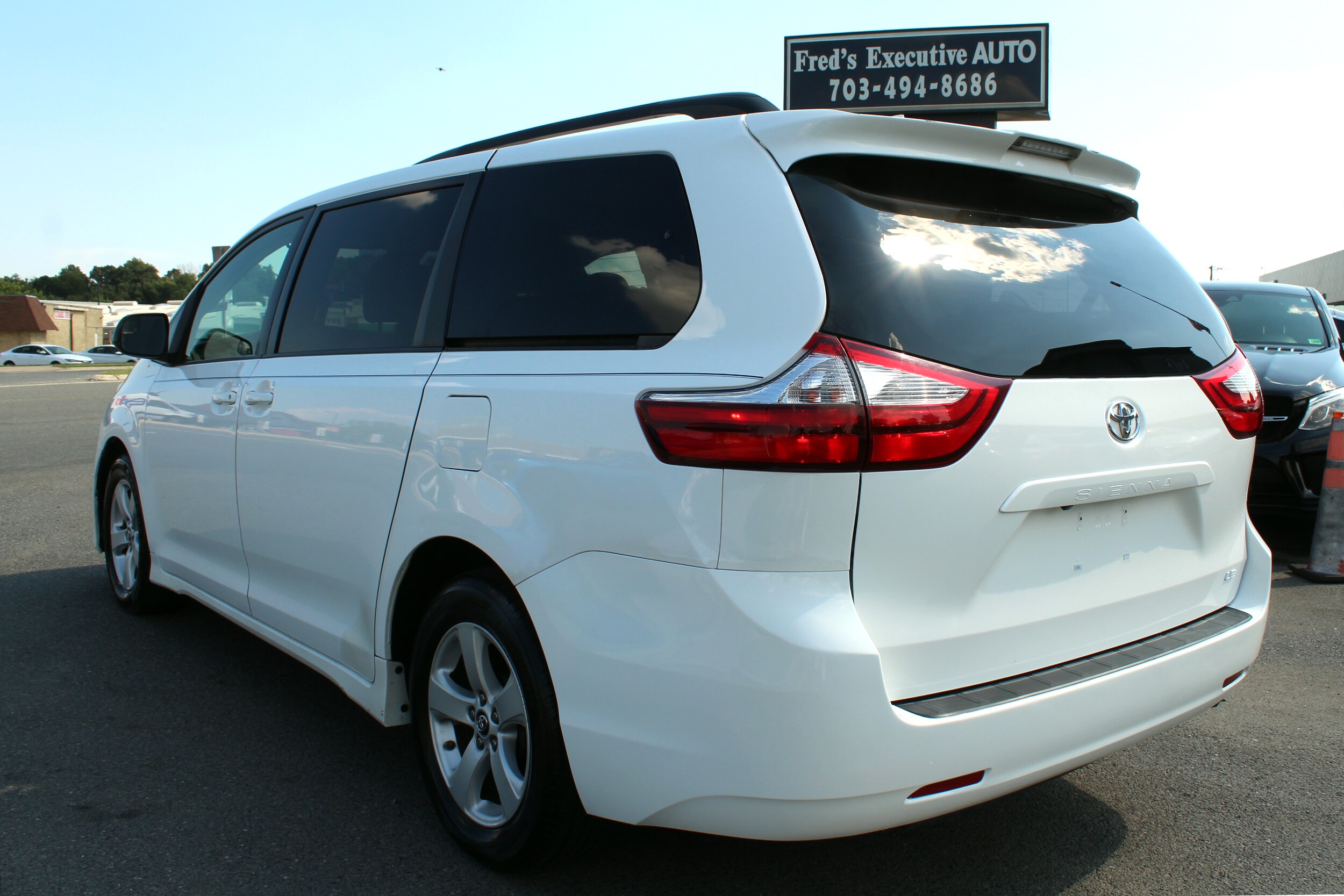 2018 Toyota Sienna LE photo 4