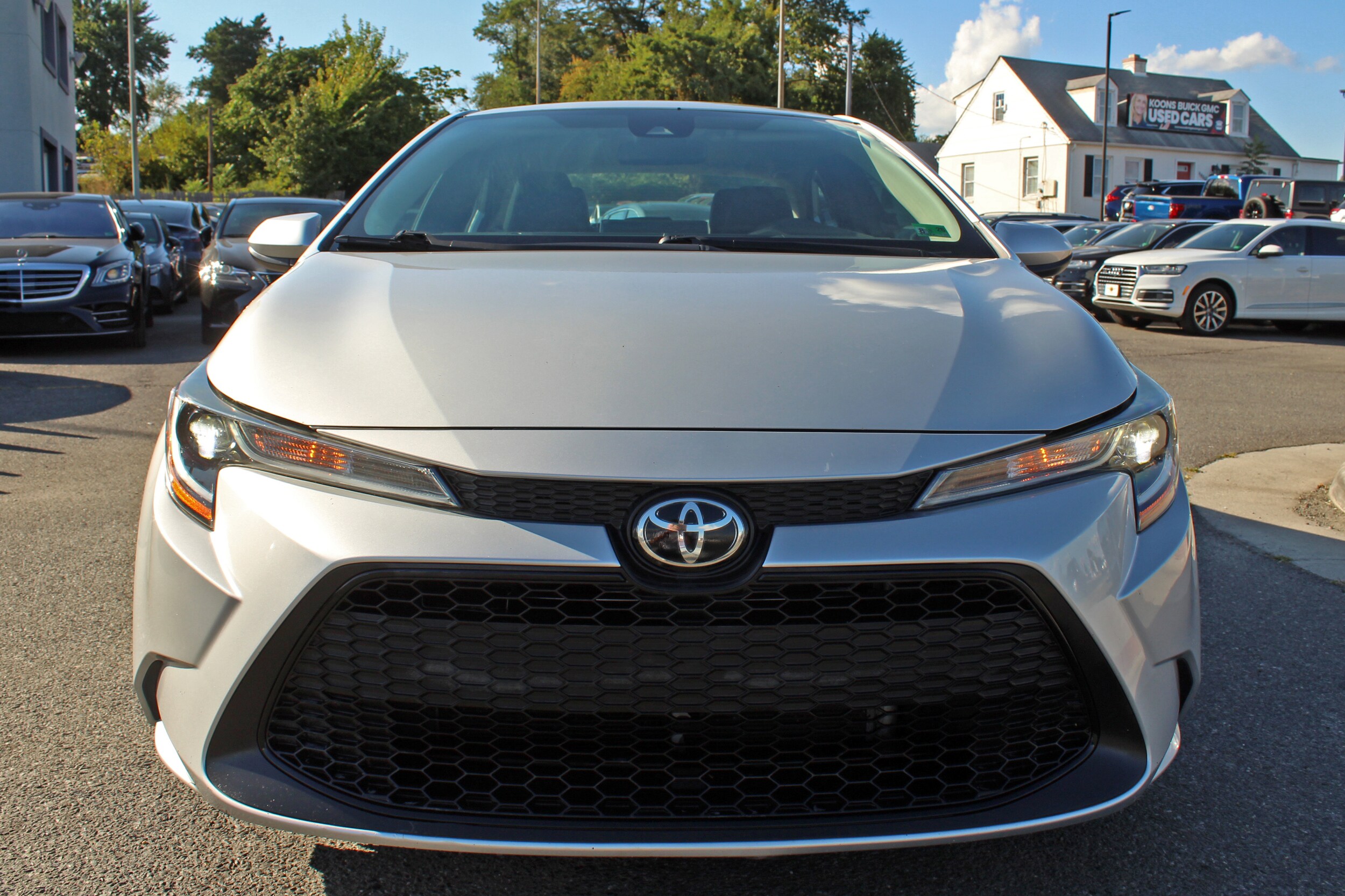 2020 Toyota Corolla LE photo 2