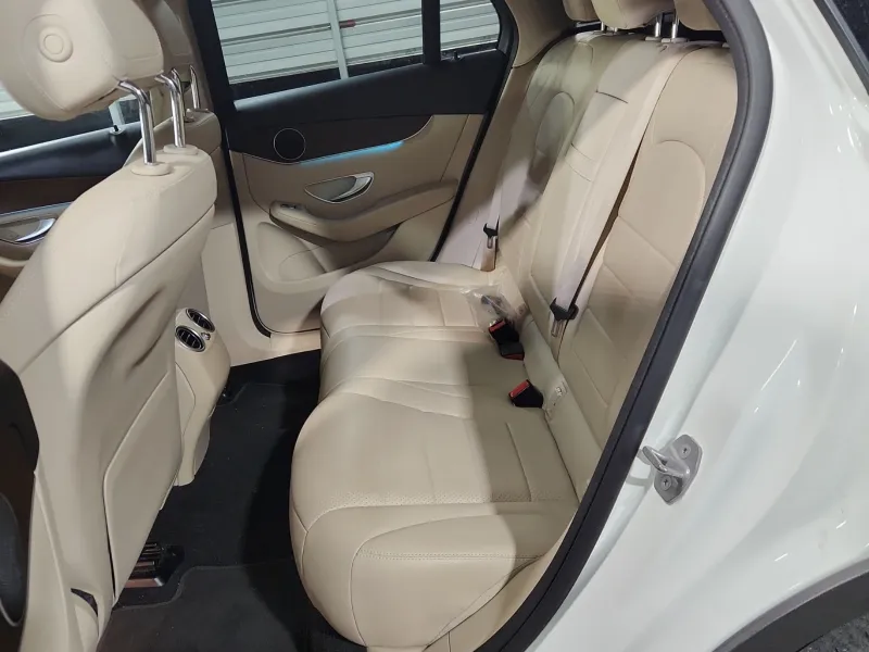 2020 Mercedes Benz GLC 300 photo 4