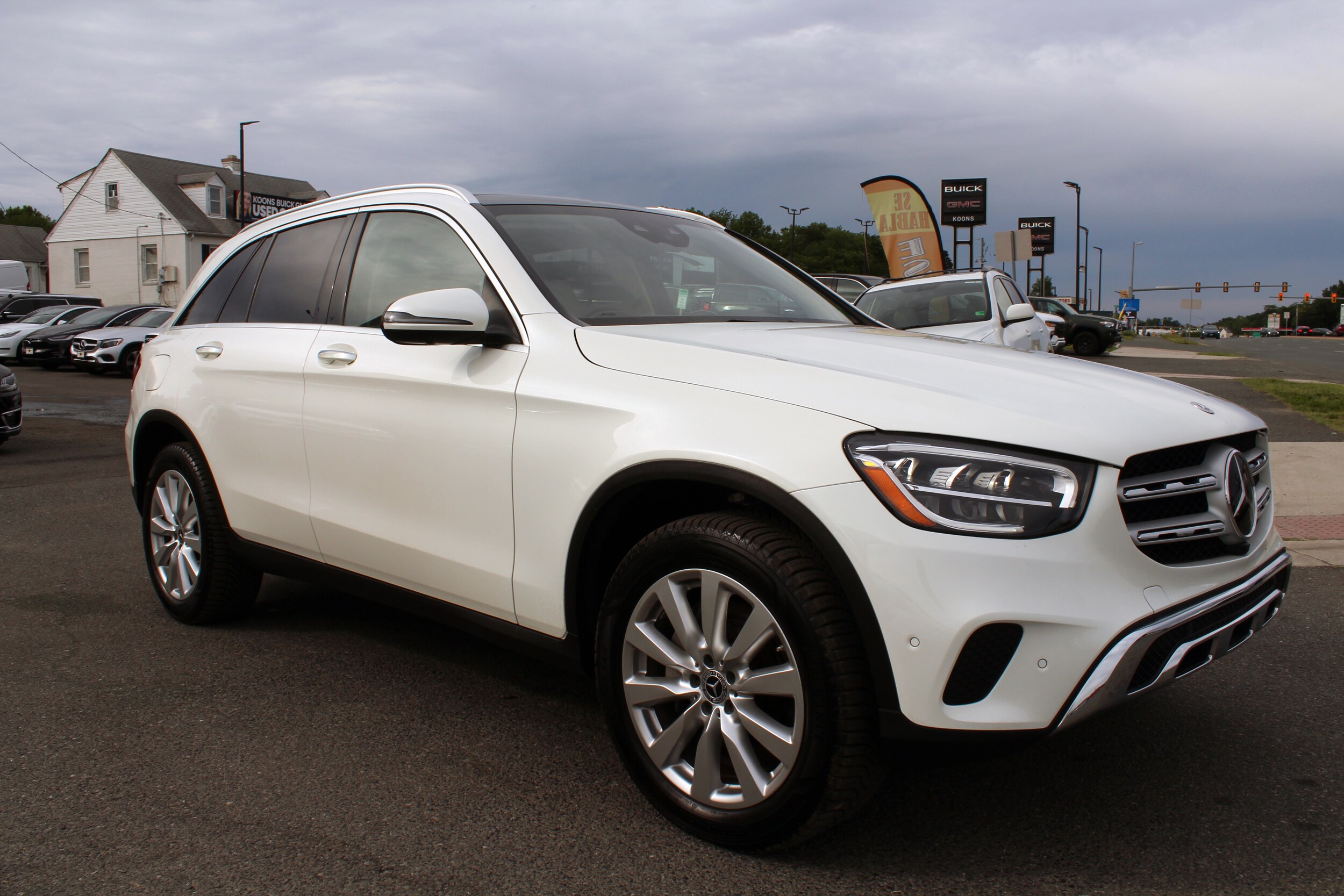 2021 Mercedes Benz GLC 300 photo 3