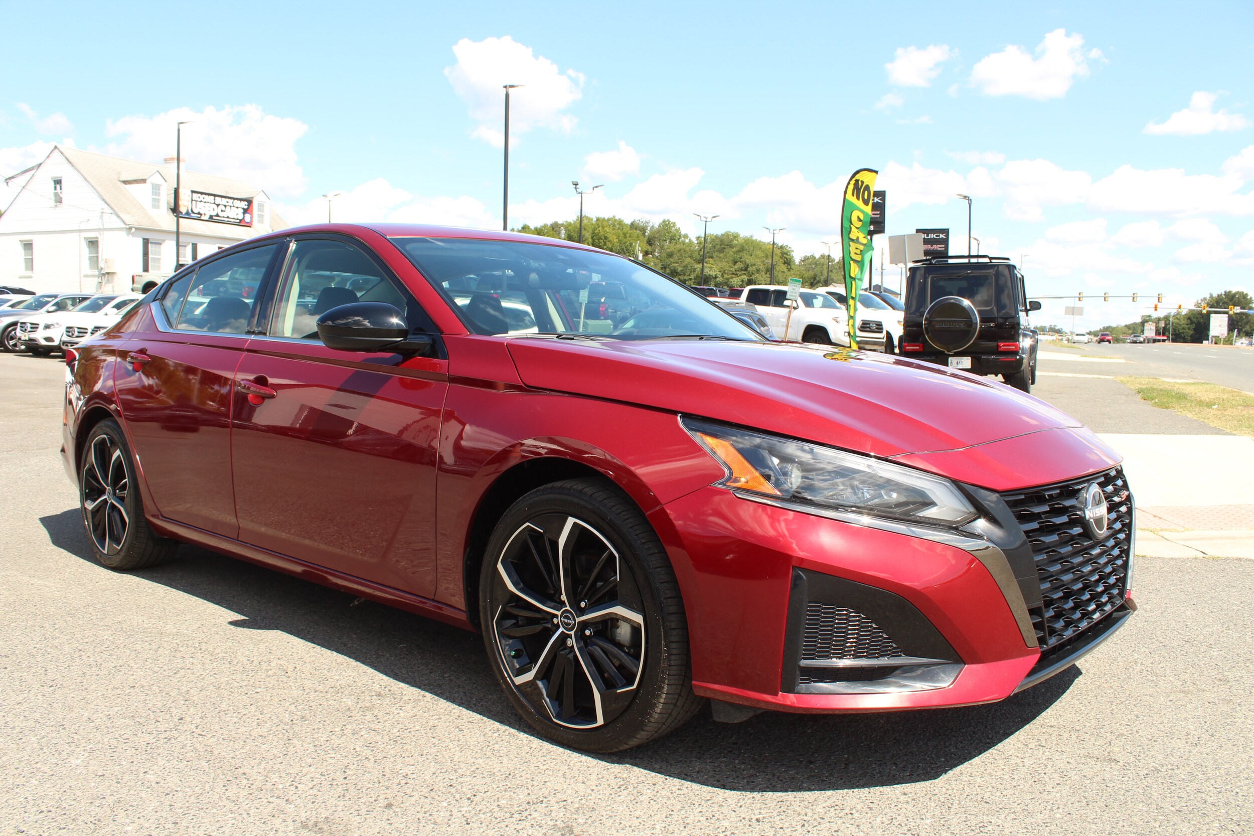 2024 Nissan Altima 2.5 SR photo 2
