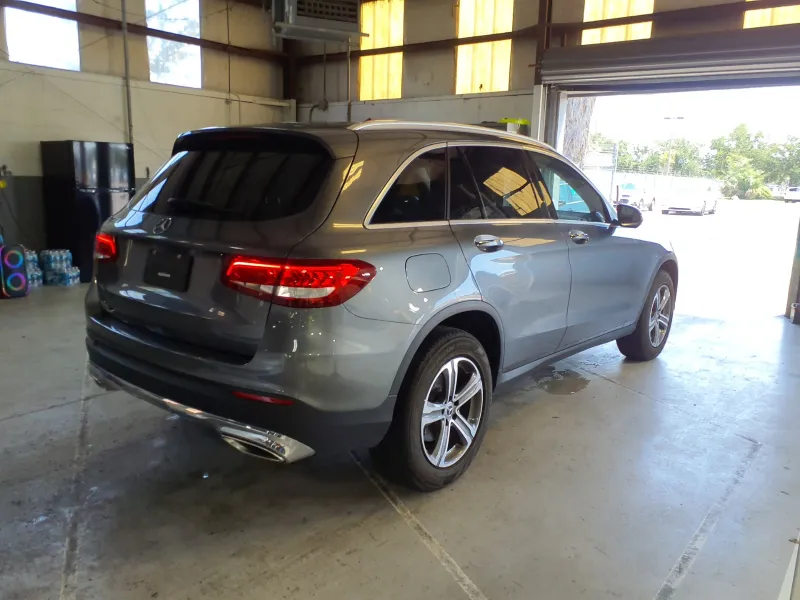 2018 Mercedes Benz GLC 300 photo 4