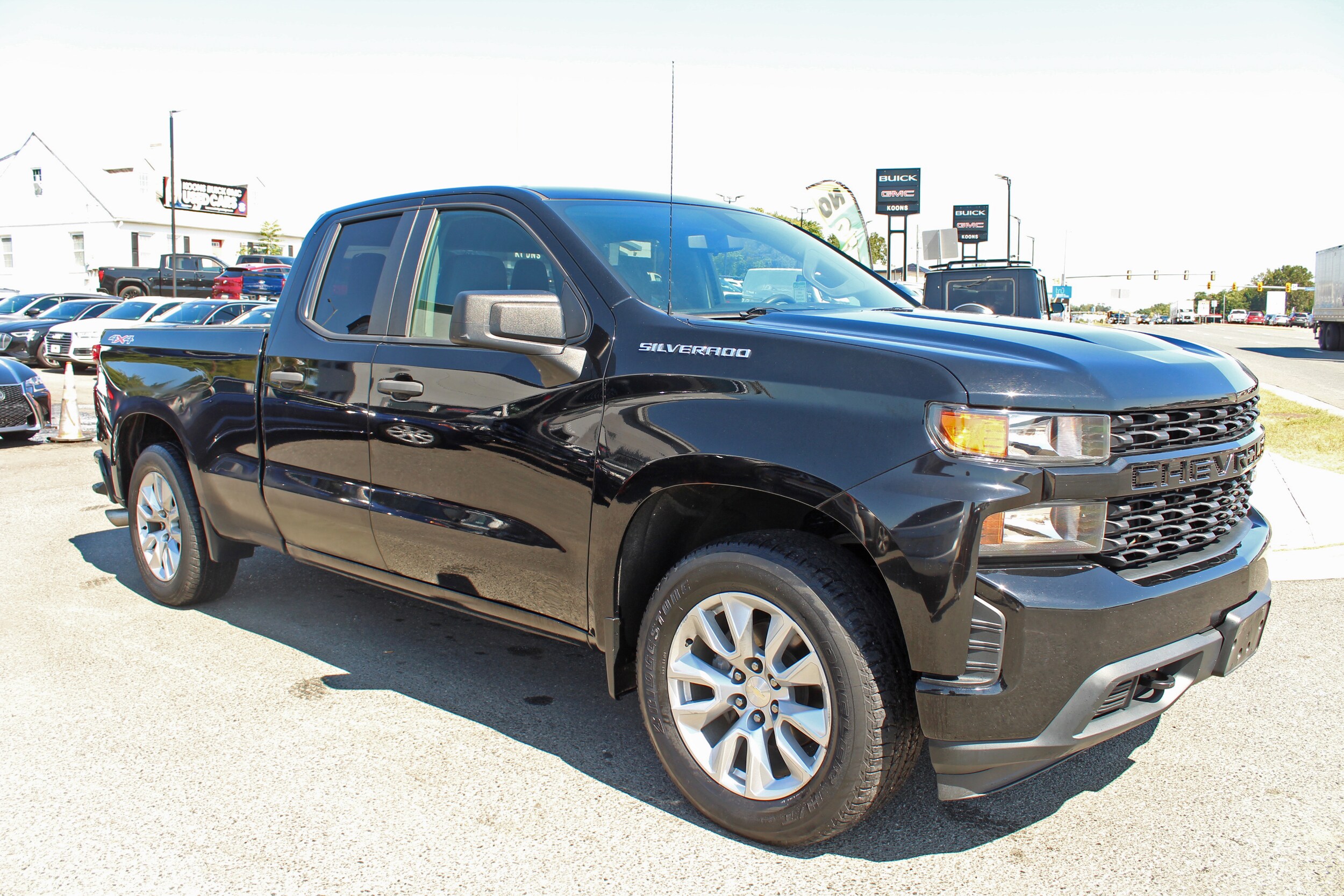 2020 Chevrolet Silverado 1500 Custom photo 3