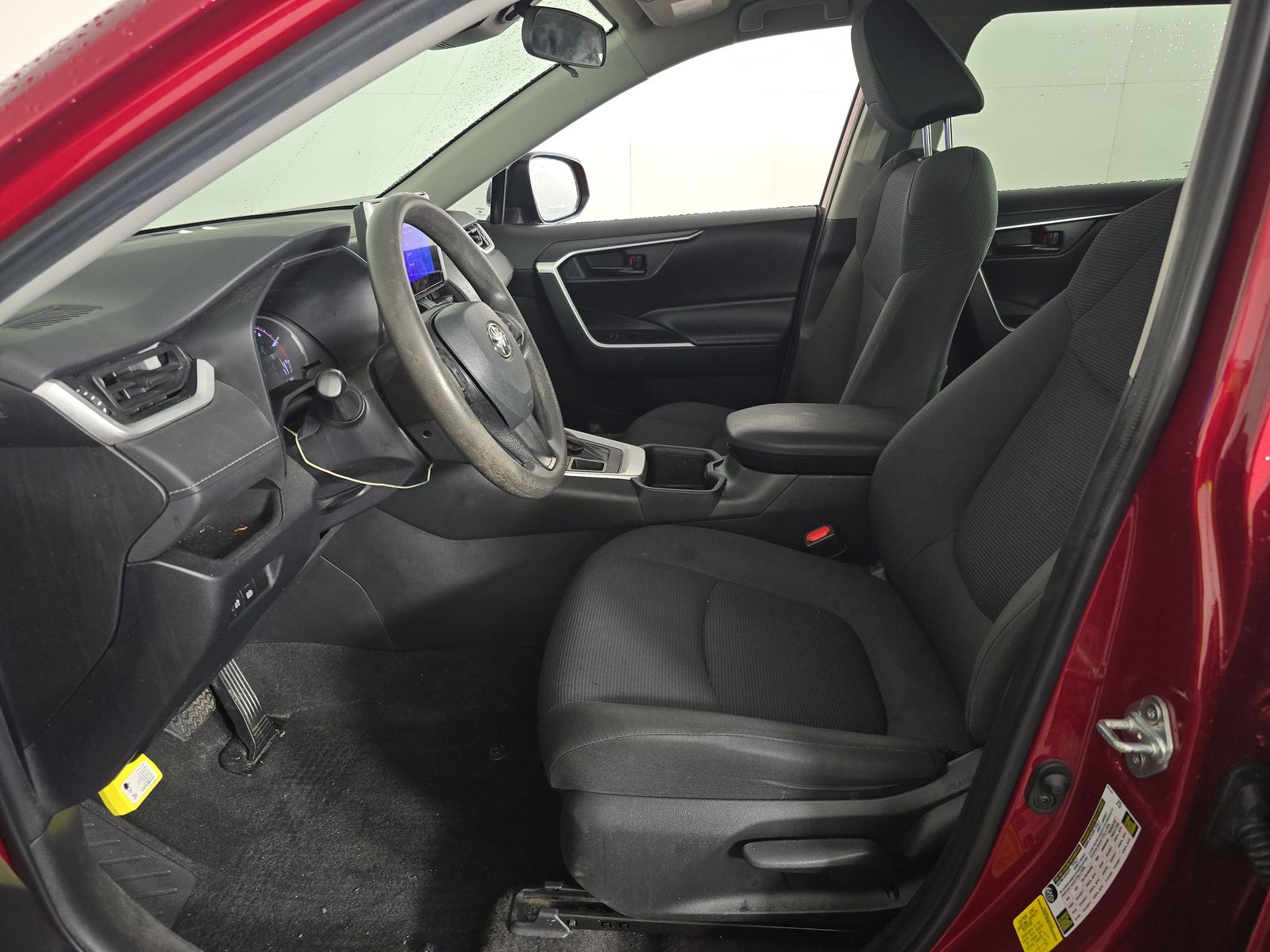 2023 Toyota RAV4 LE photo 3