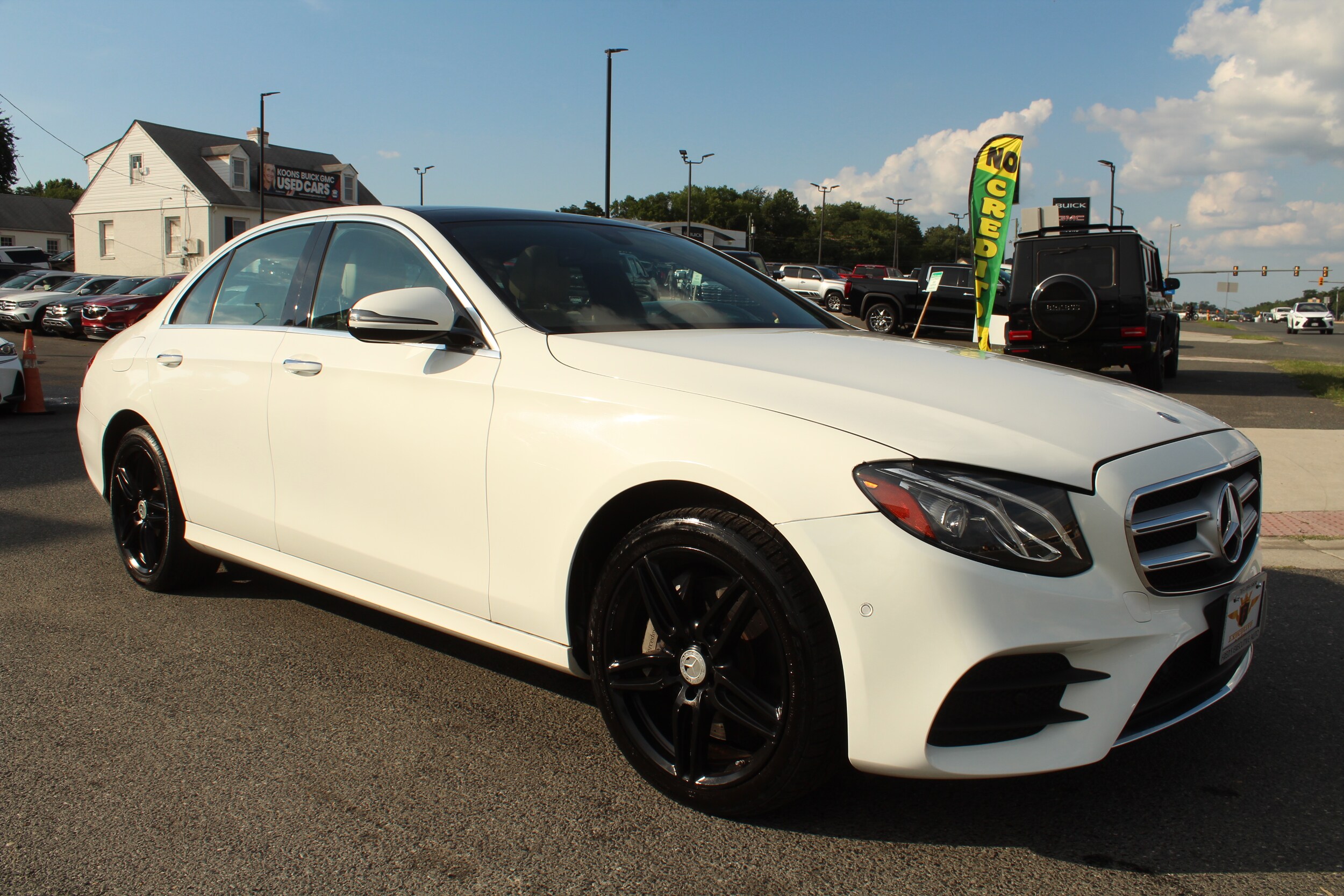 2017 Mercedes Benz E 300 4MATIC photo 3