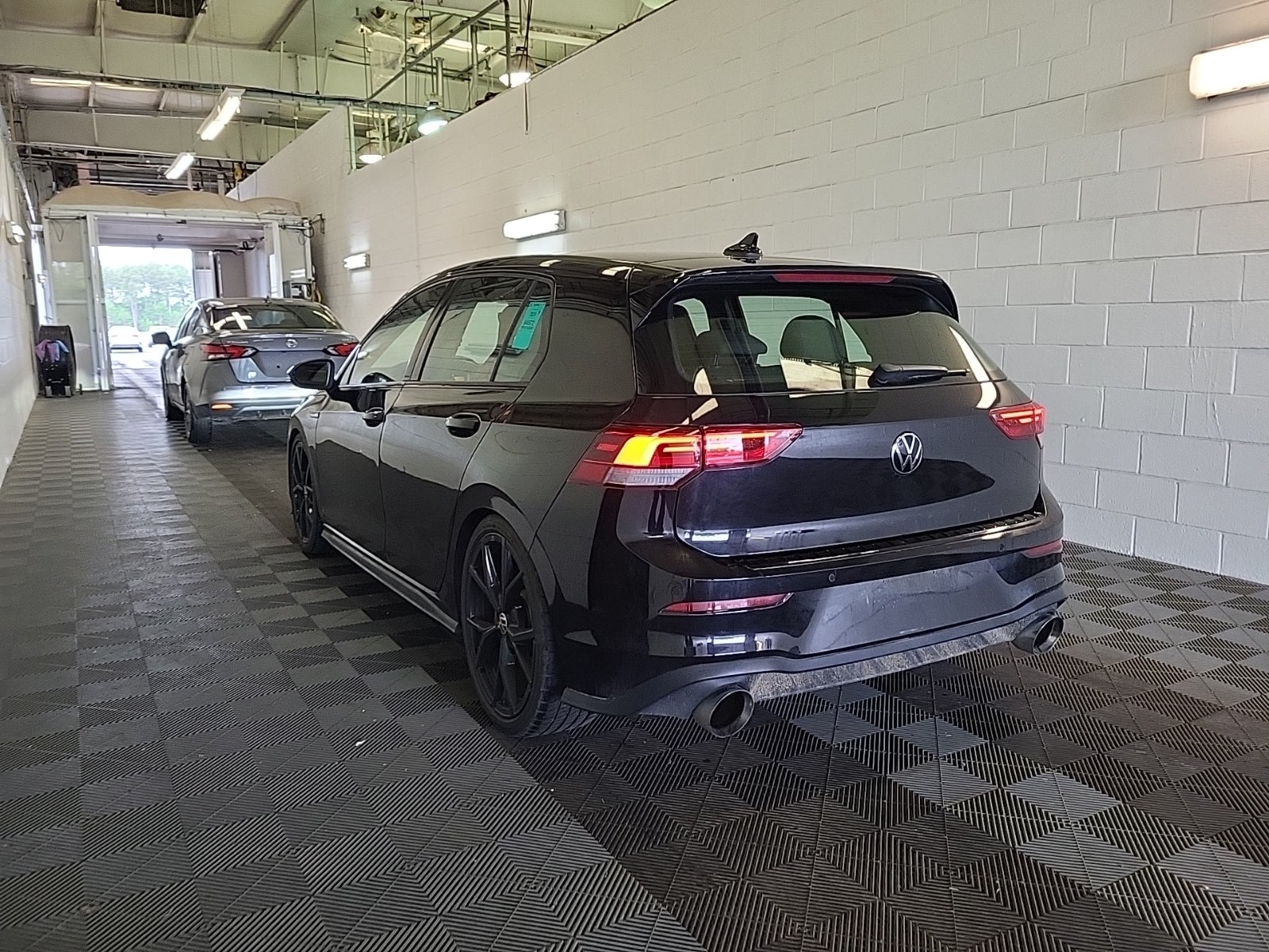 2024 Volkswagen Golf GTI 380 S photo 2