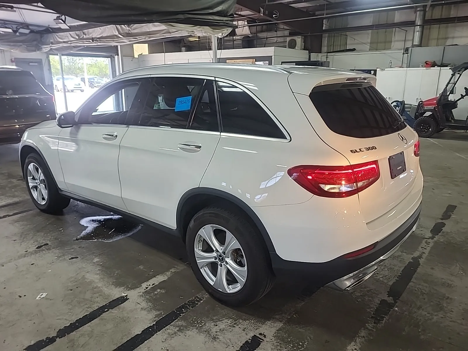 2018 Mercedes Benz GLC 300 4MATIC photo 2