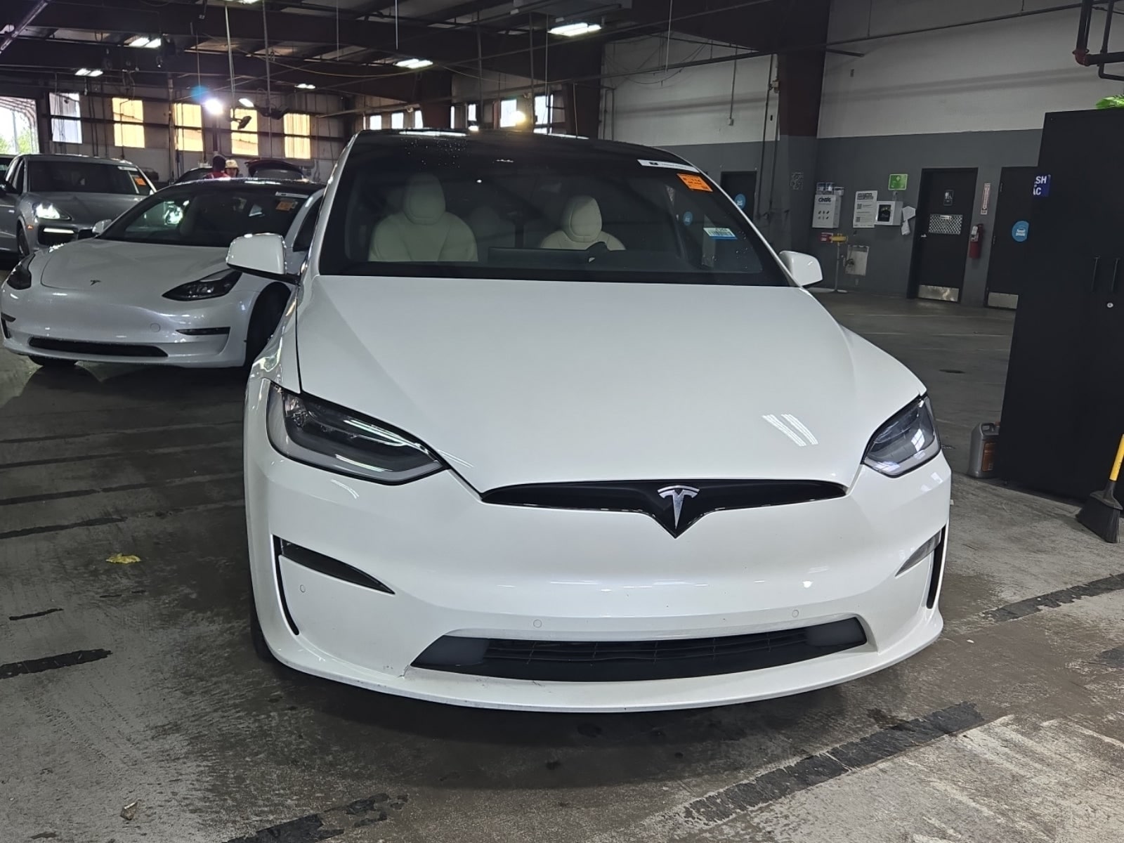 2022 Tesla Model X Long Range's photo