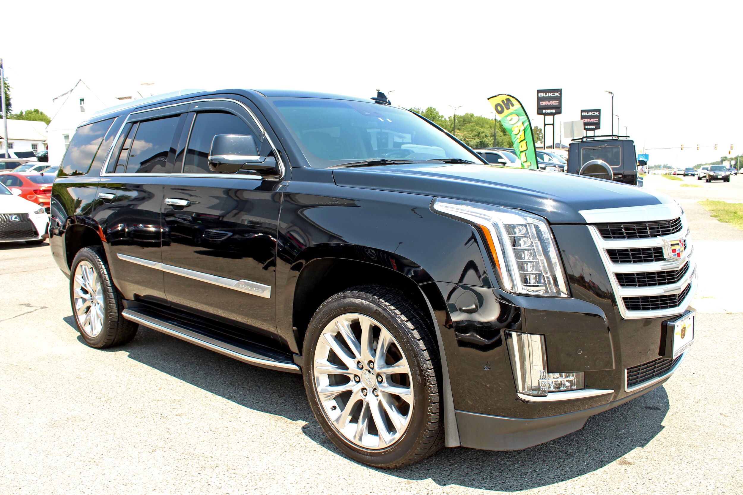 2019 Cadillac Escalade Luxury photo 3