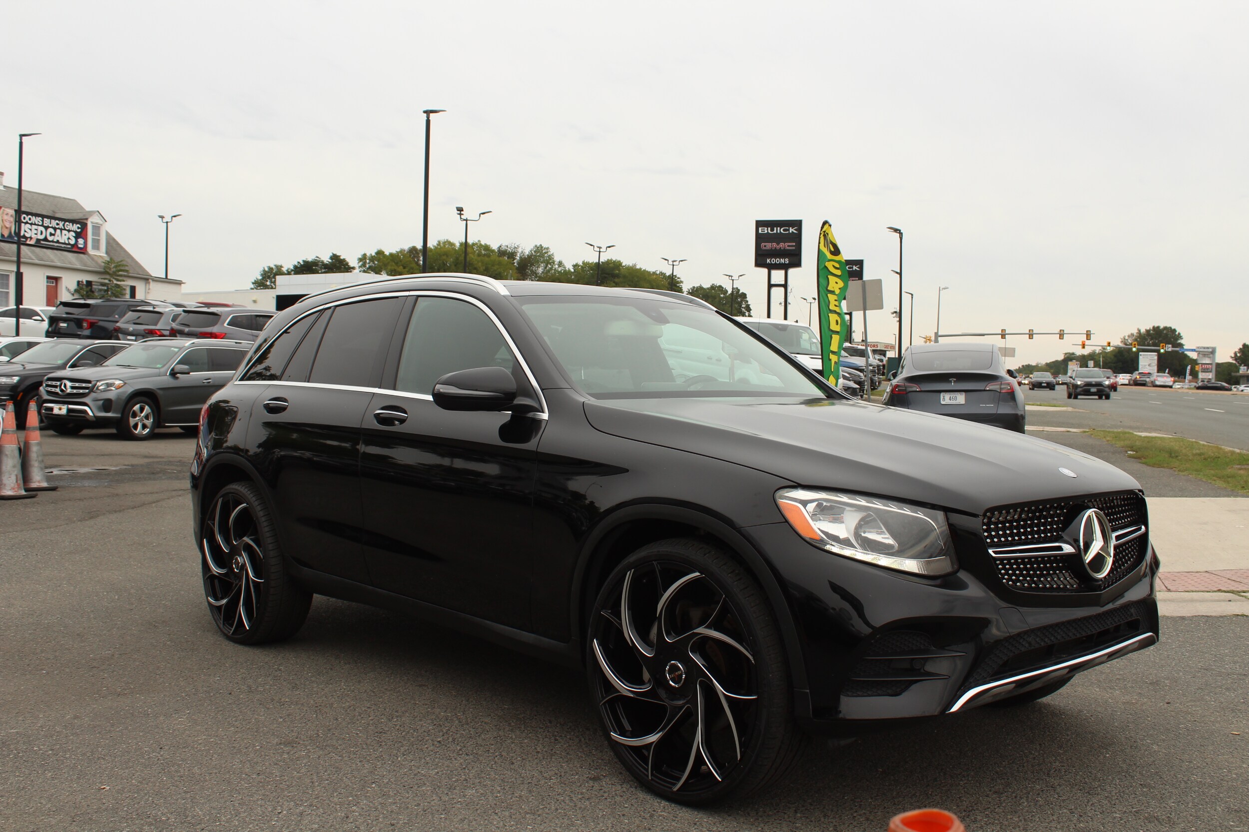 2016 Mercedes Benz GLC 300 photo 2