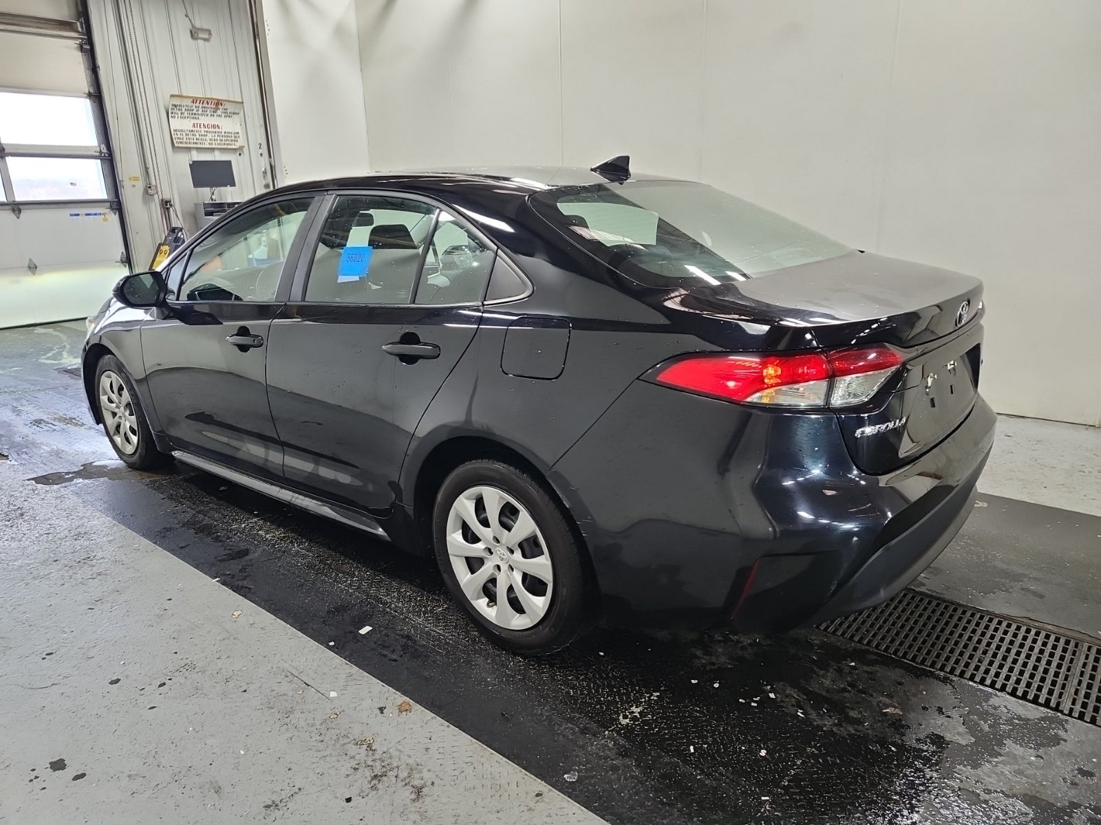 2023 Toyota Corolla LE photo 2