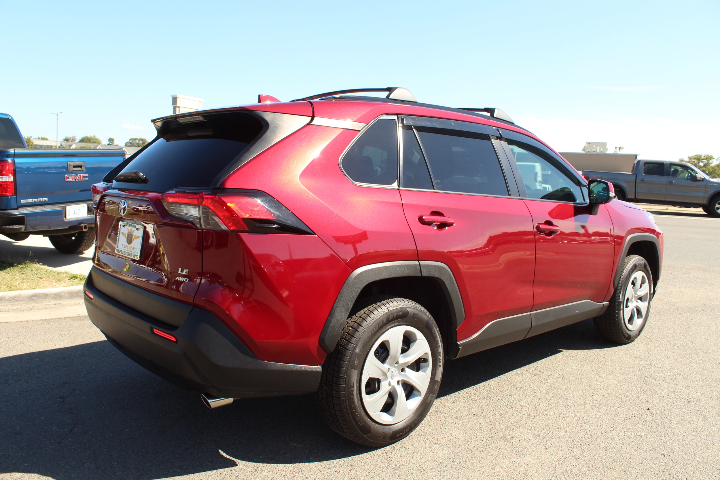 2020 Toyota RAV4 LE photo 3