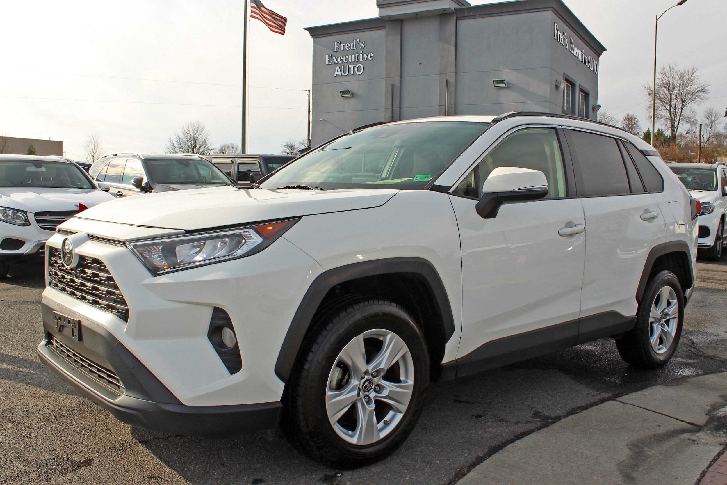 2019 Toyota RAV4 XLE's photo