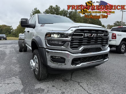 2026 Ram 5500 Chassis Cab TRADESMAN  CREW  4X4 84' CA Pickup