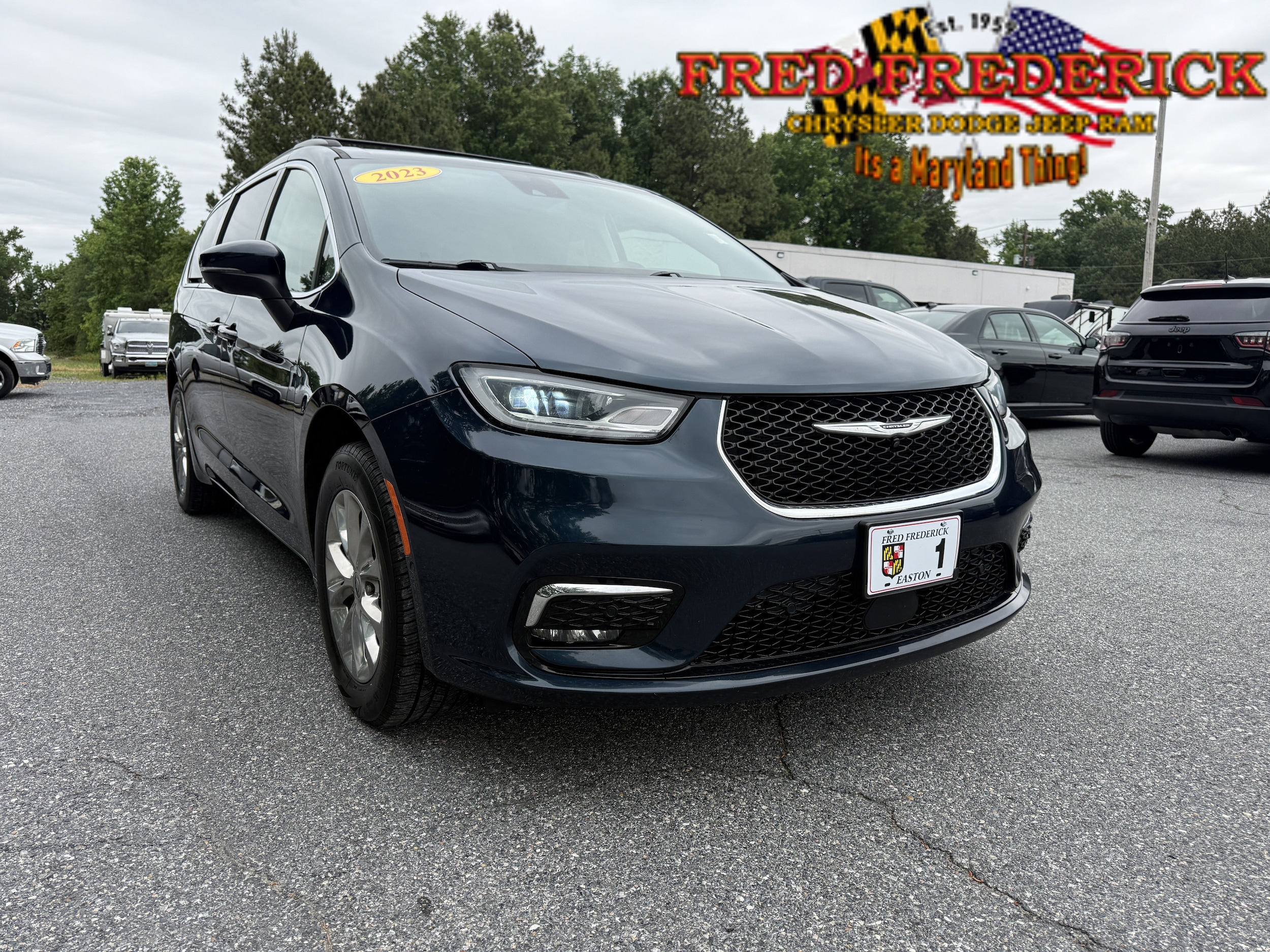 2023 Chrysler Pacifica Touring L AWD's photo