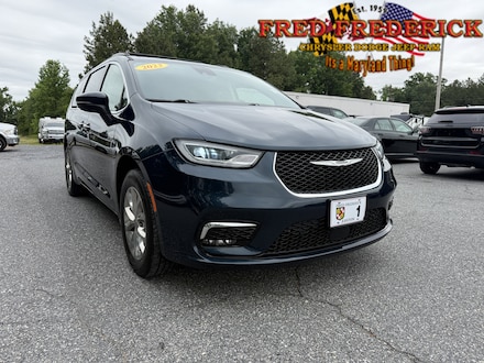 2023 Chrysler Pacifica Touring L Van Passenger Van