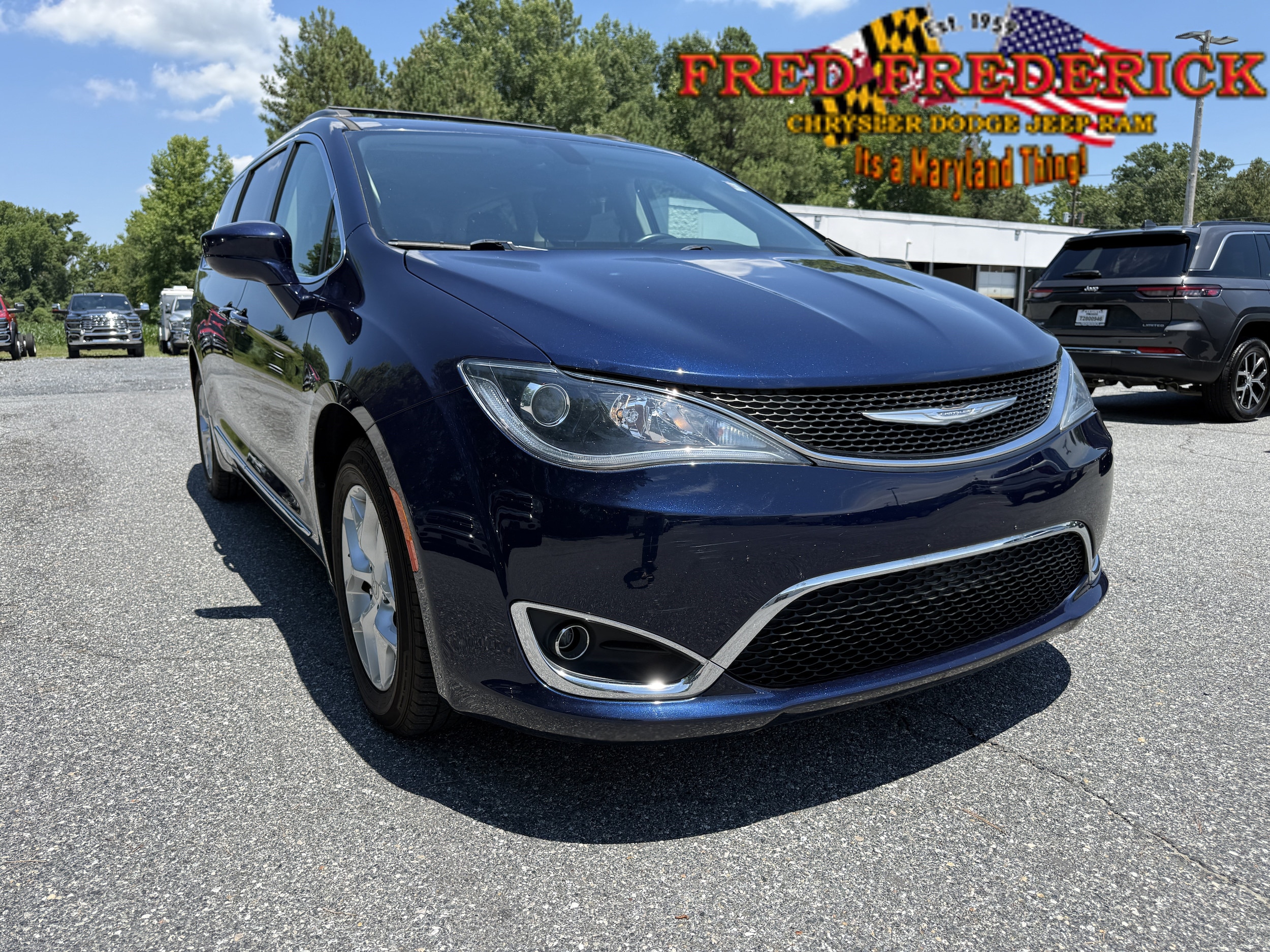 2017 Chrysler Pacifica Touring-L's photo