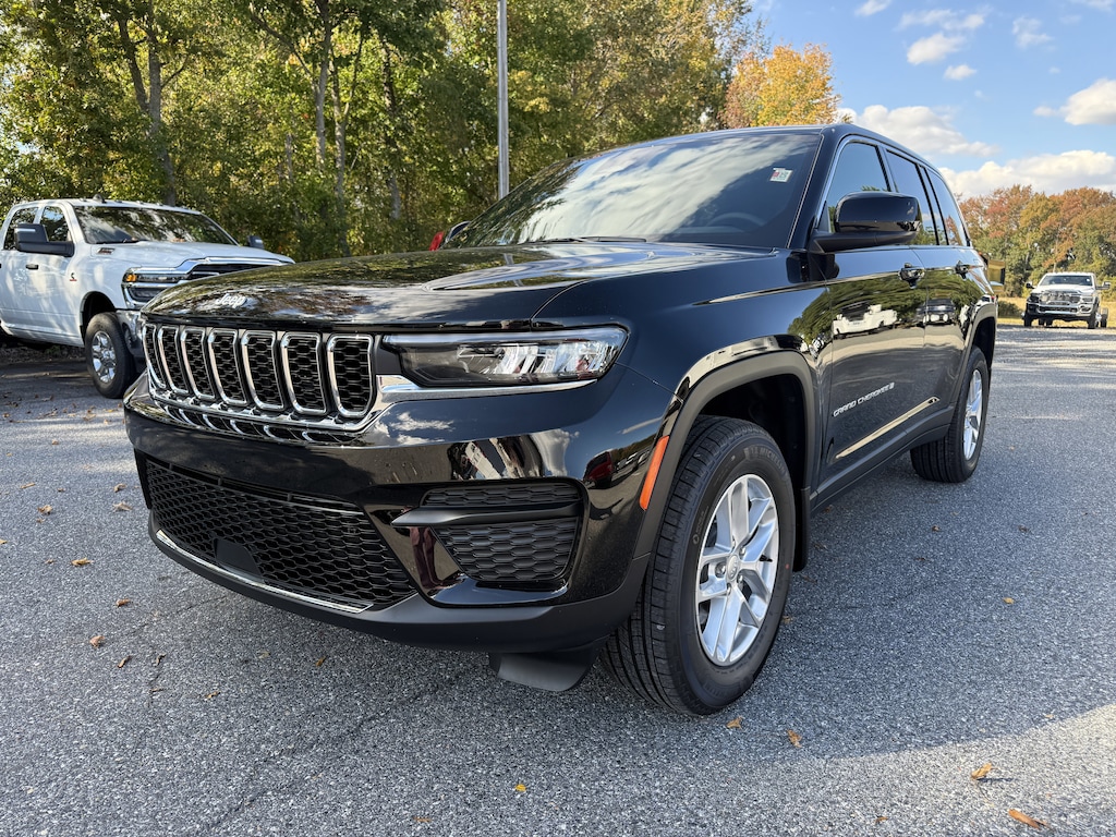 New 2025 Jeep Grand Cherokee LAREDO X 4X4 Sport Utility