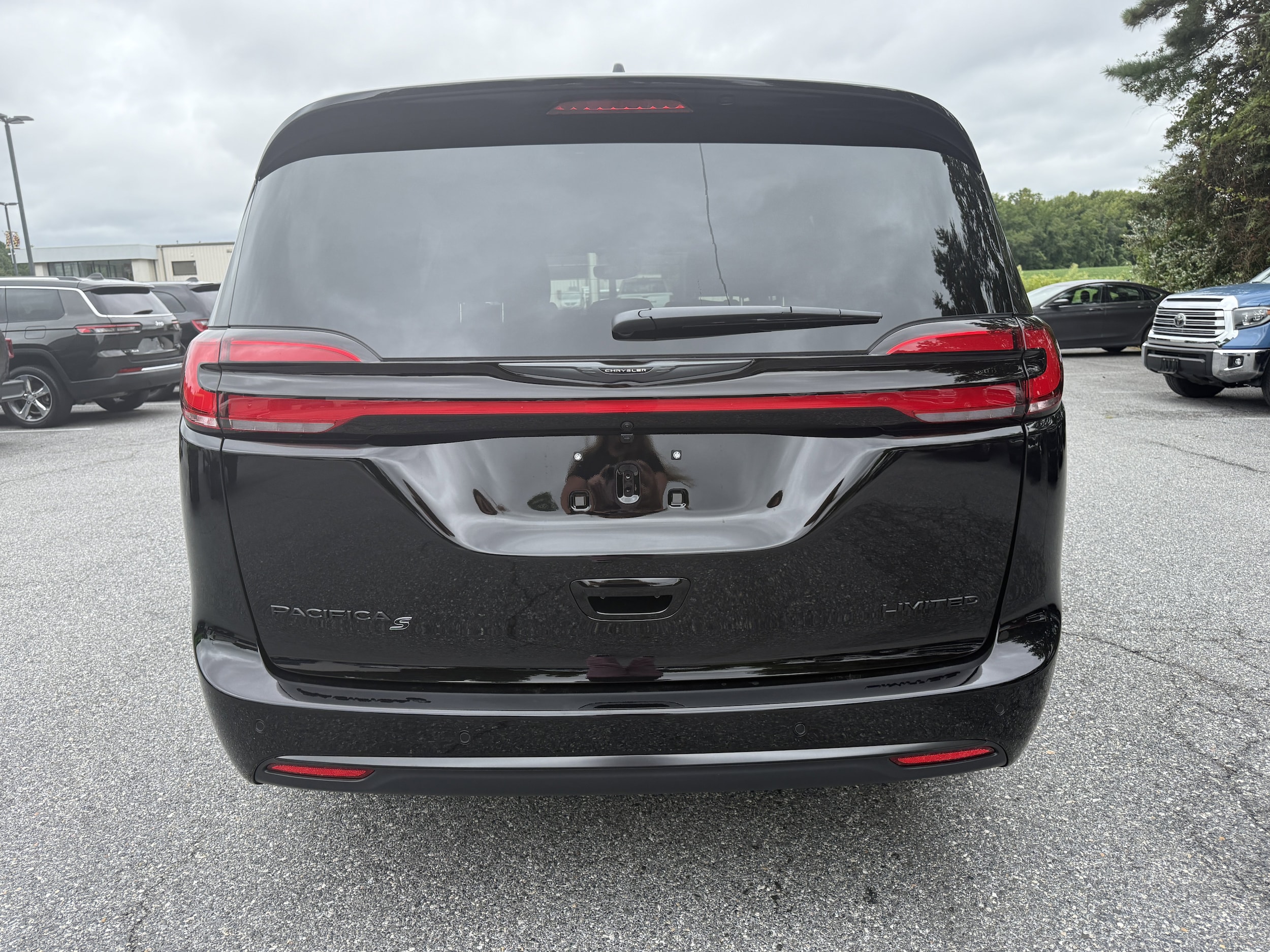 2026 Chrysler Pacifica Limited - Photo 6