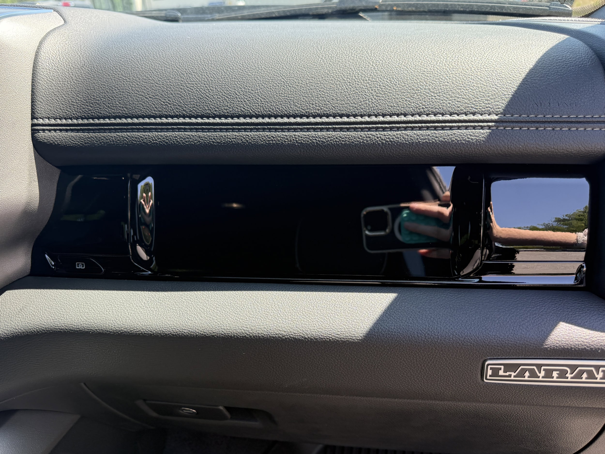 2026 RAM 1500 Laramie - Photo 17