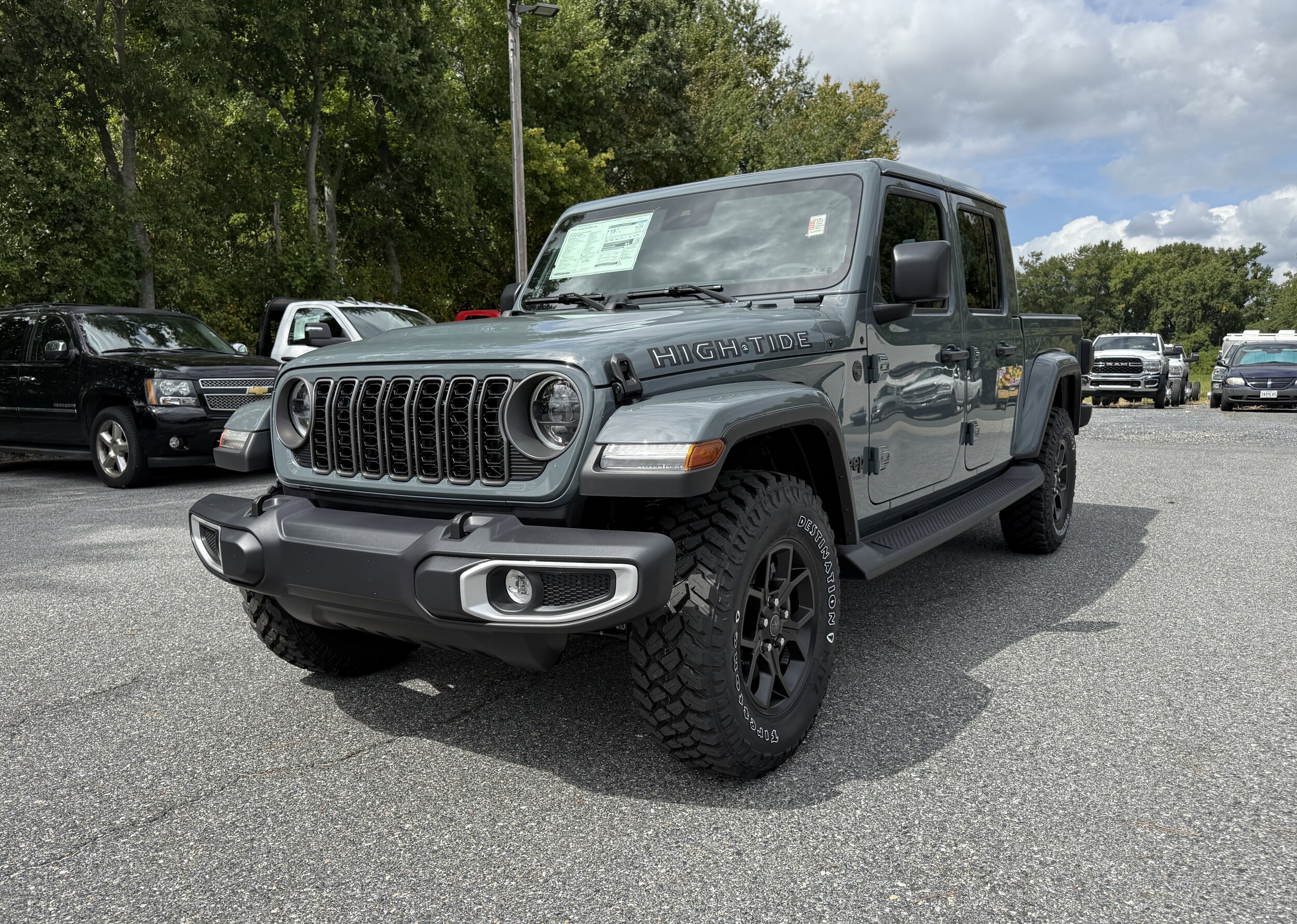 2025 Jeep Gladiator Sport photo 3