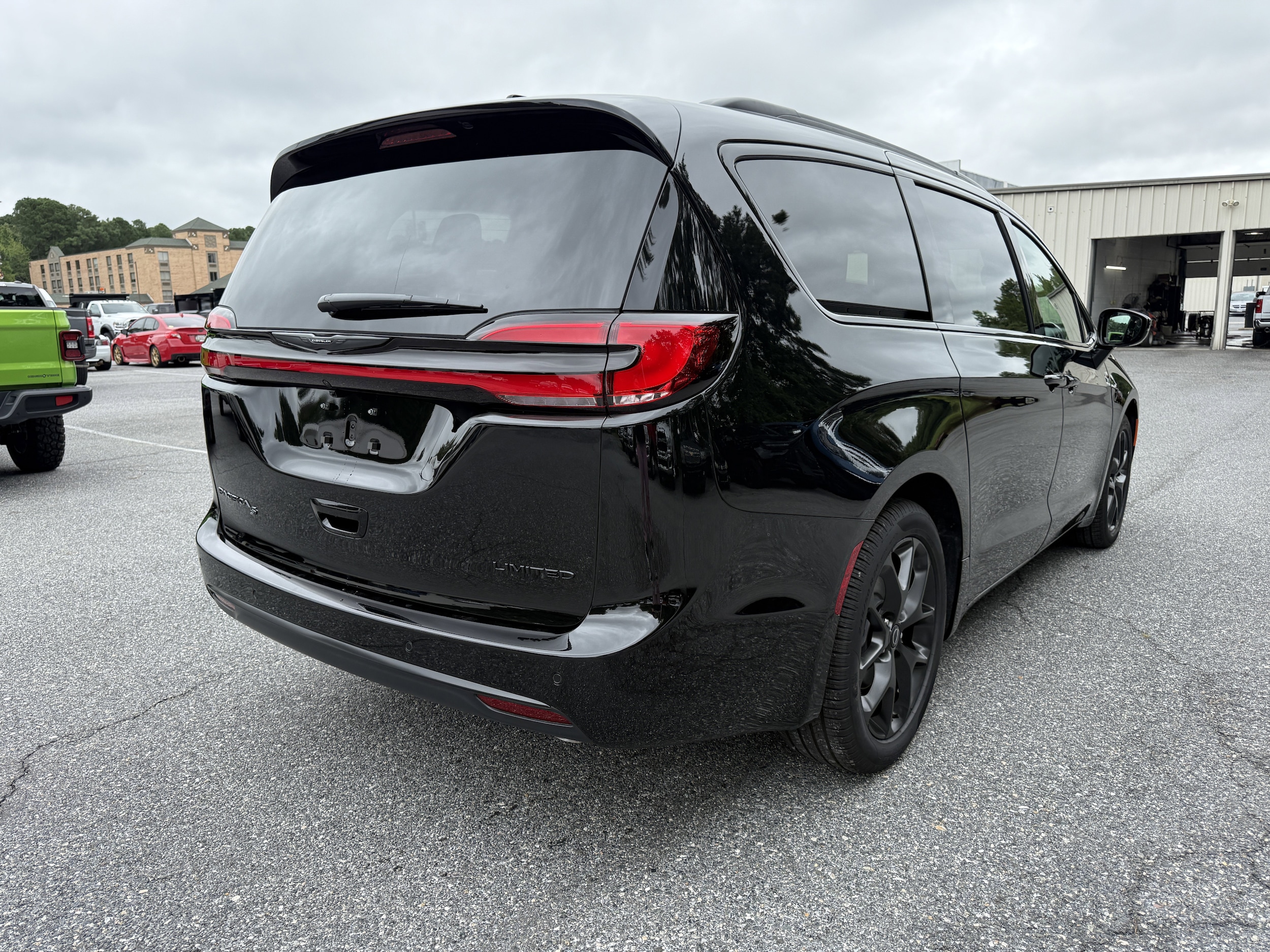 2026 Chrysler Pacifica Limited - Photo 8