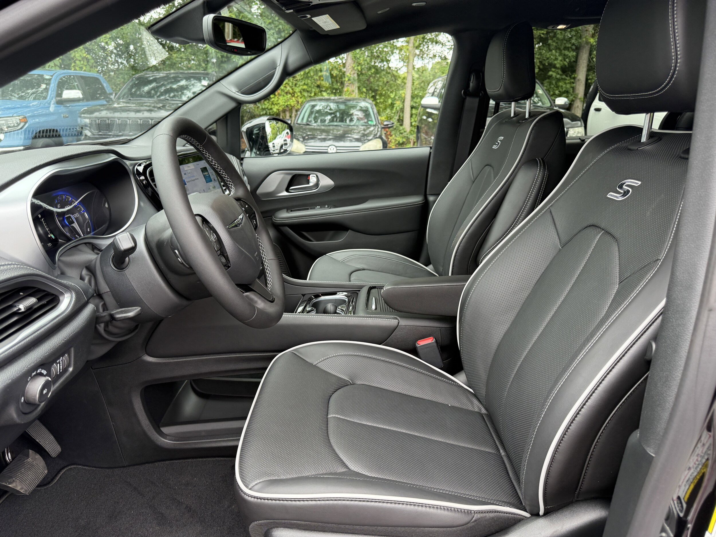 2026 Chrysler Pacifica Limited - Photo 15