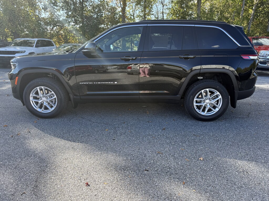 New 2025 Jeep Grand Cherokee LAREDO X 4X4 Sport Utility