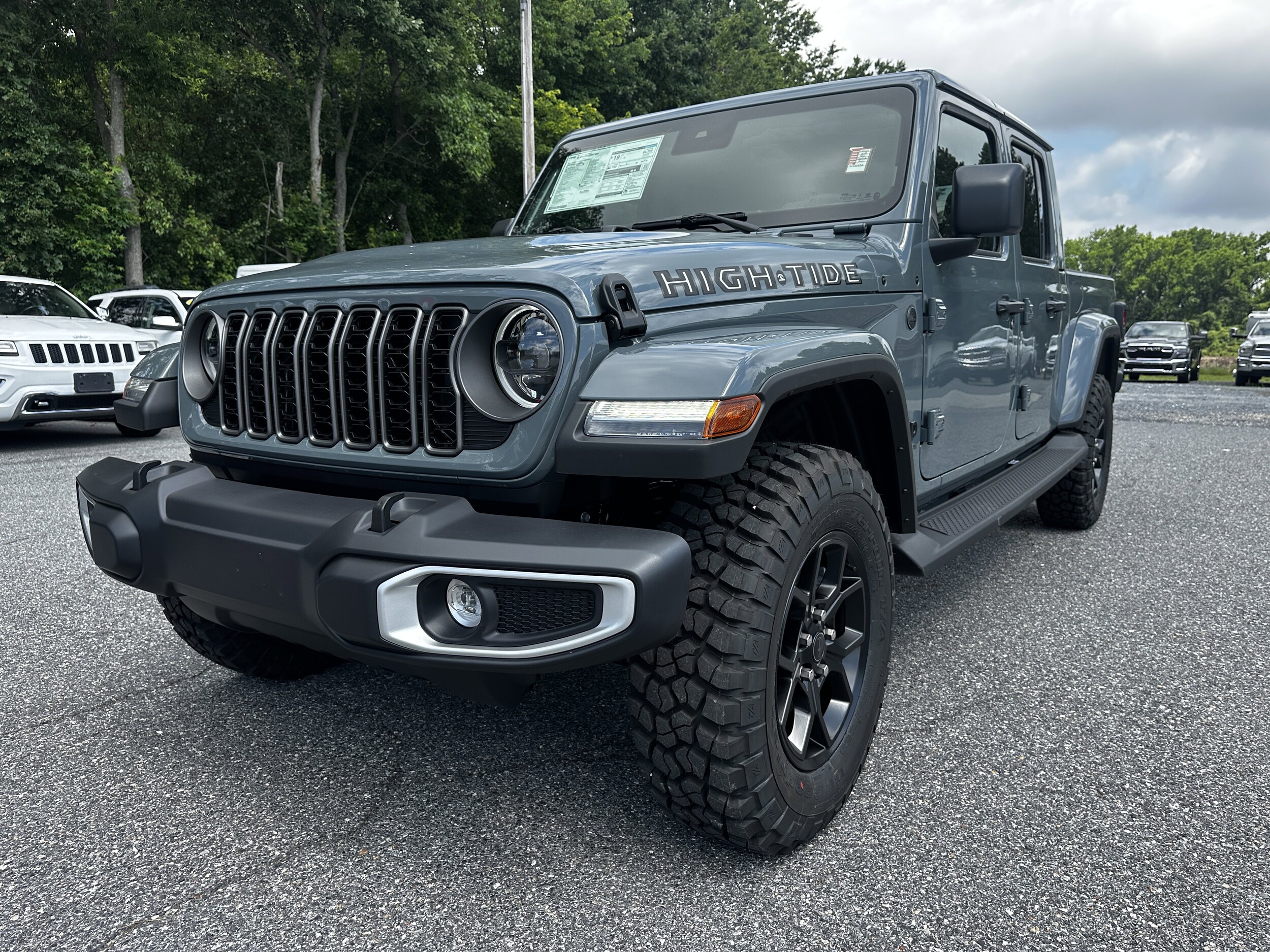 2025 Jeep Gladiator Sport photo 2