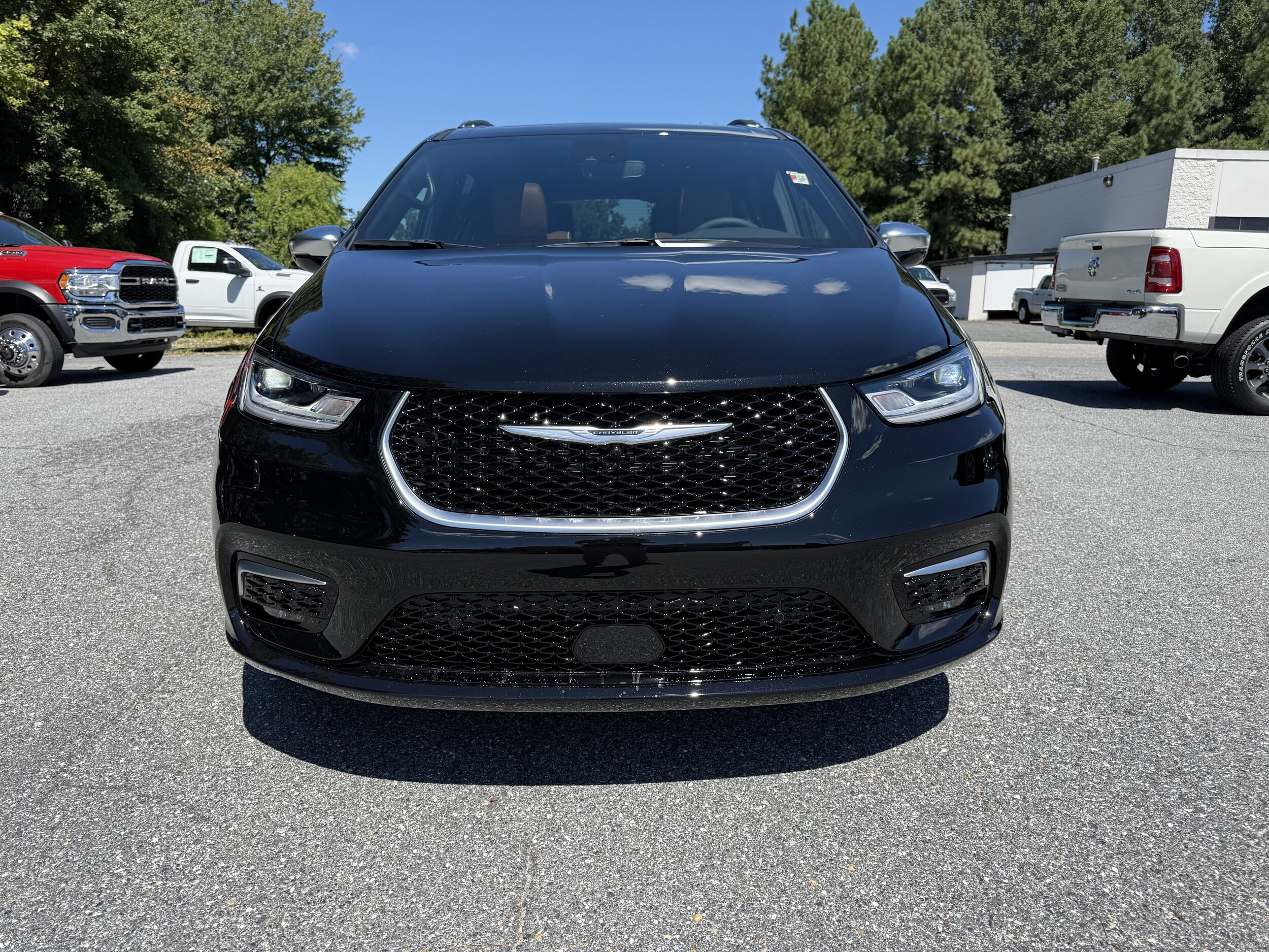 2026 Chrysler Pacifica Pinnacle photo 2