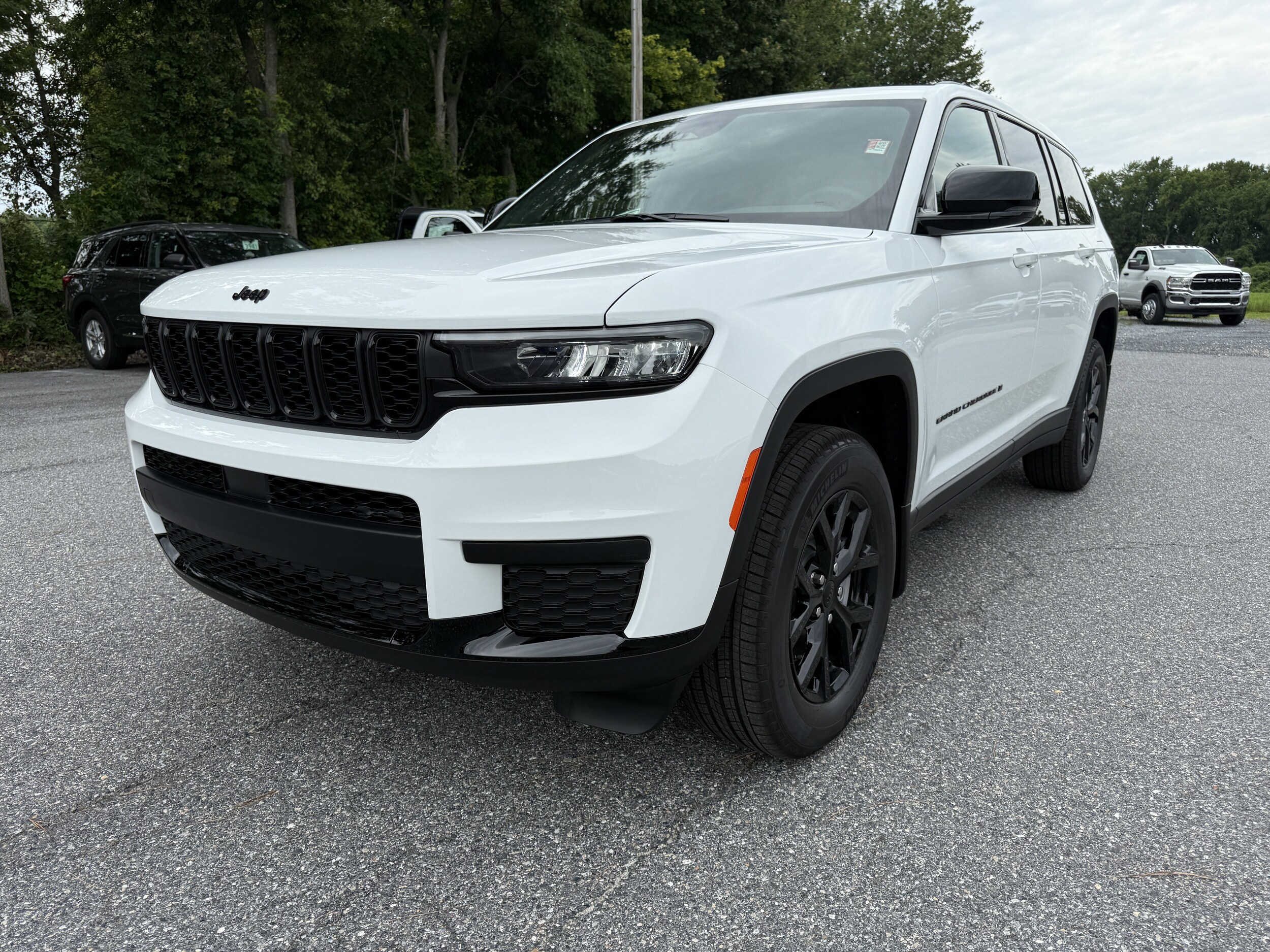 2025 Jeep Grand Cherokee Altitude photo 3