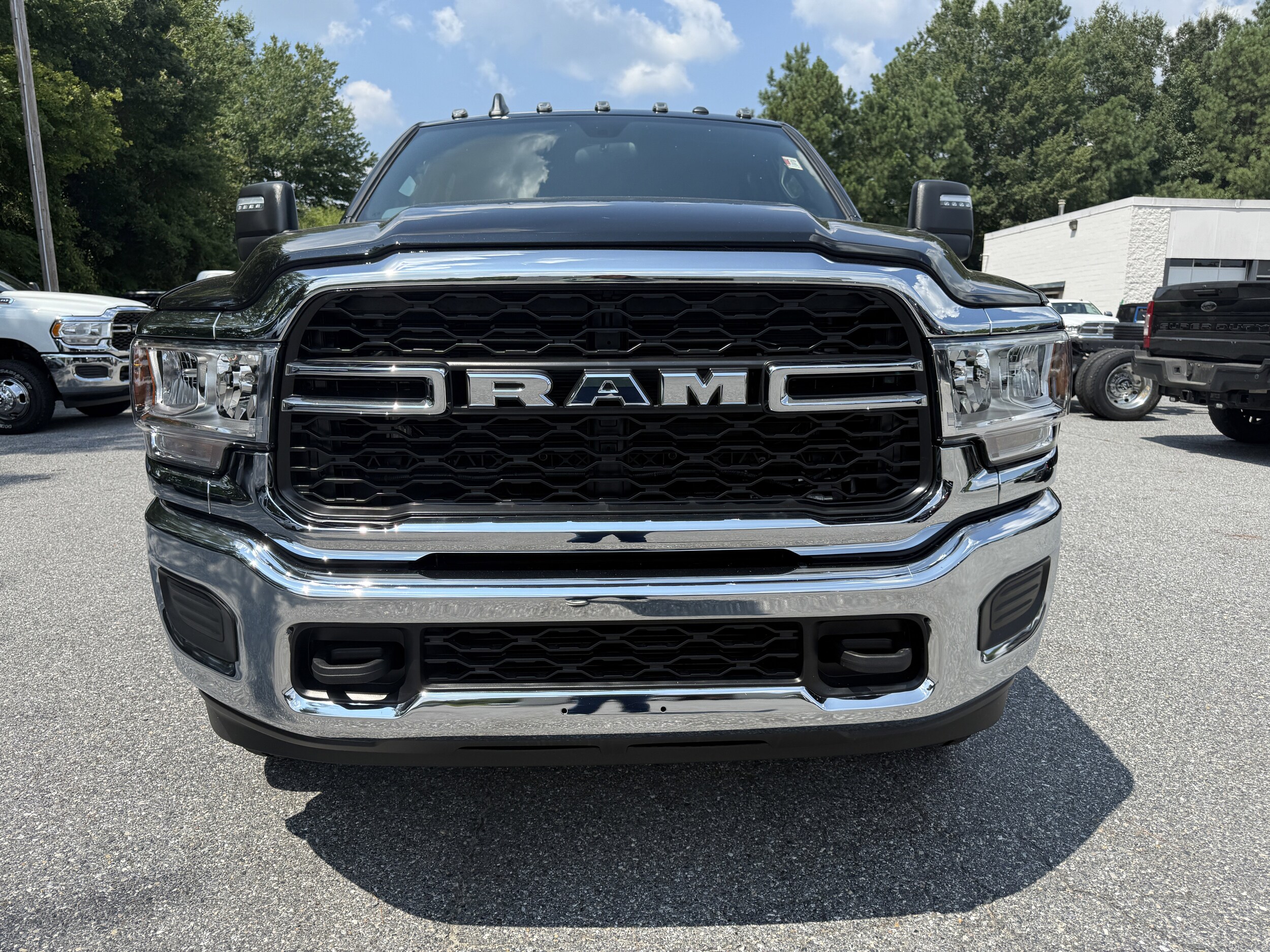 2024 Ram 2500 Tradesman photo 2