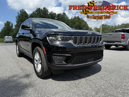 2025 Jeep Grand Cherokee Laredo SUV