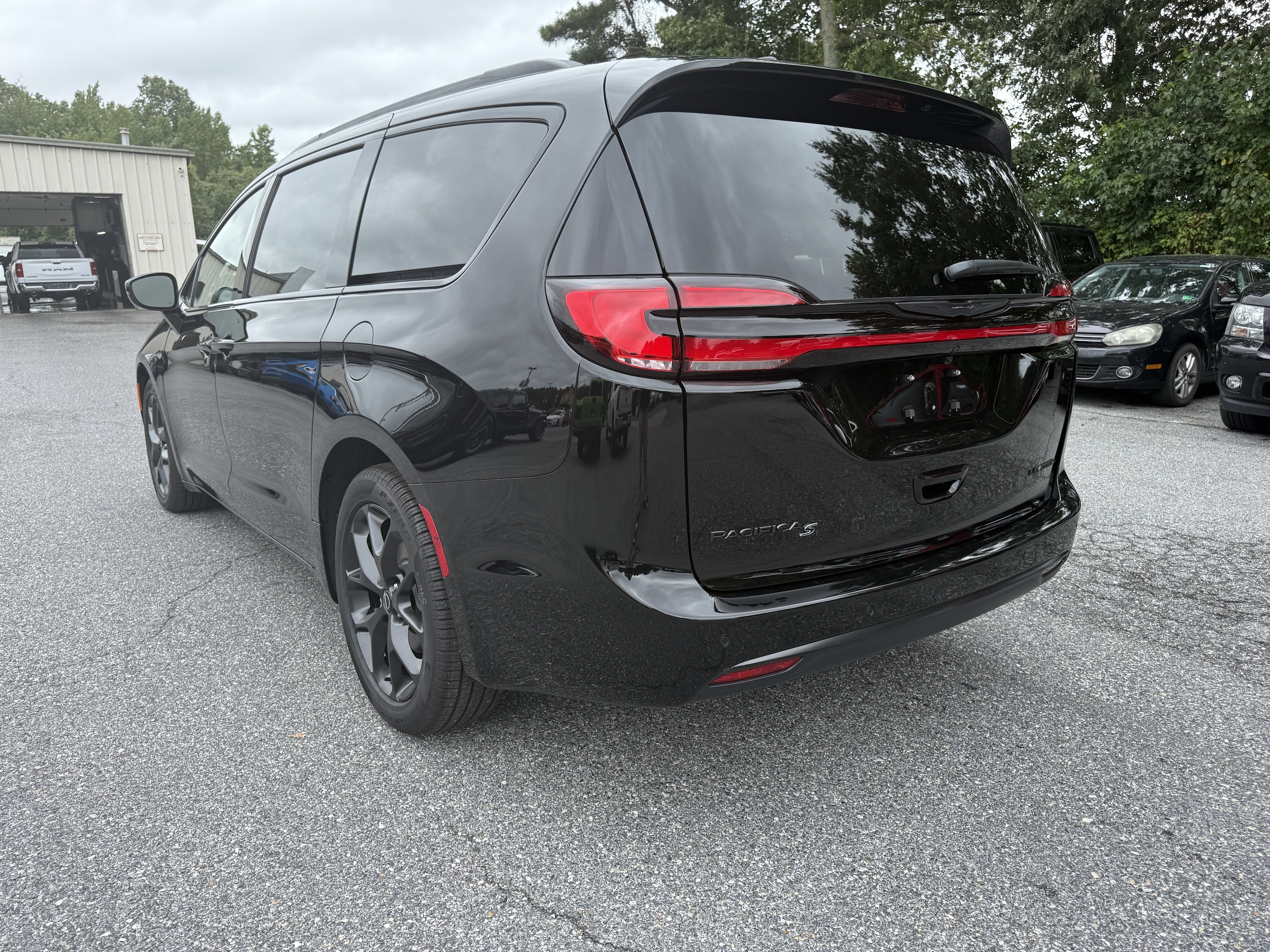 2026 Chrysler Pacifica Limited - Photo 5