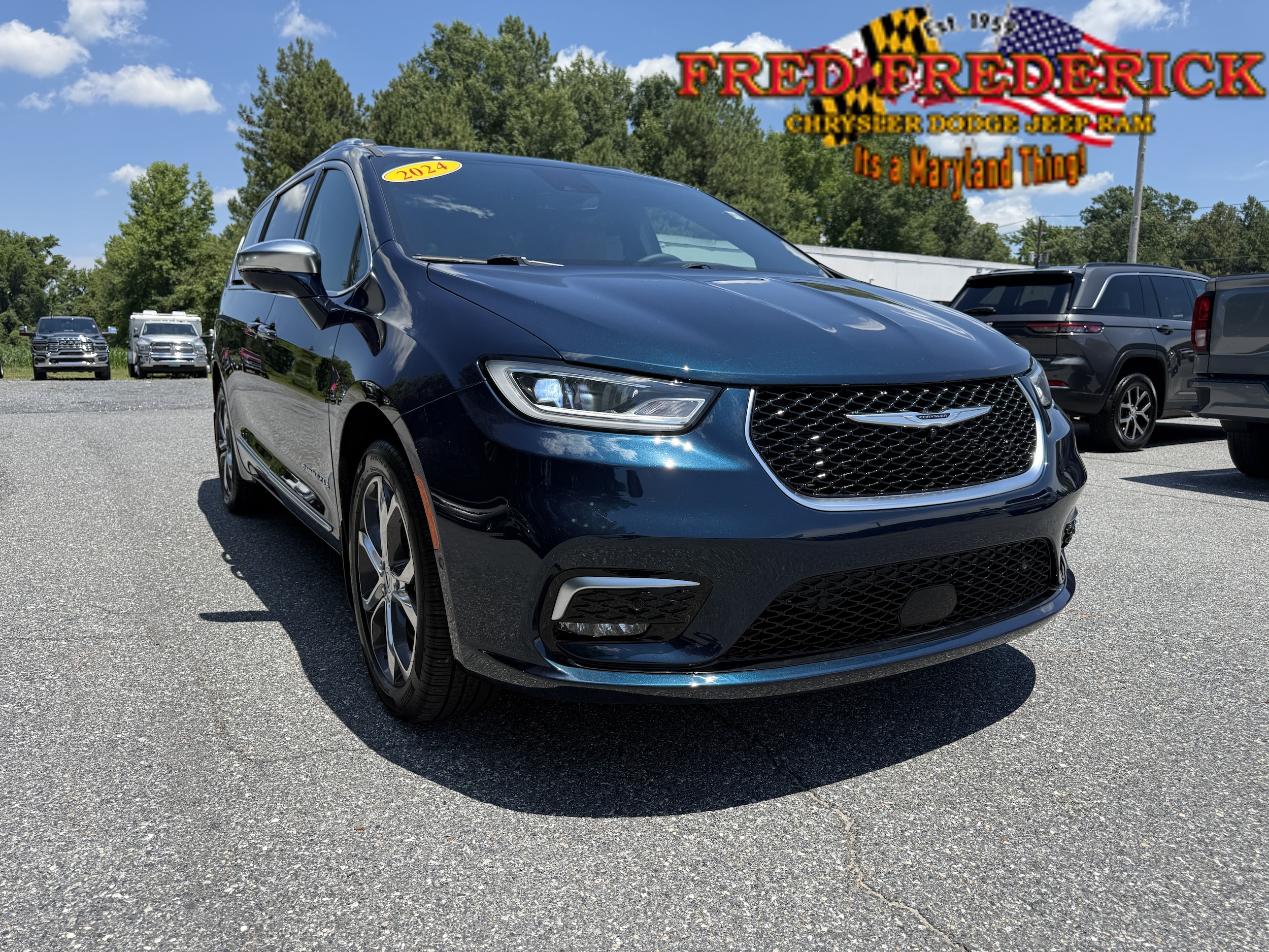 2024 Chrysler Pacifica Pinnacle AWD's photo