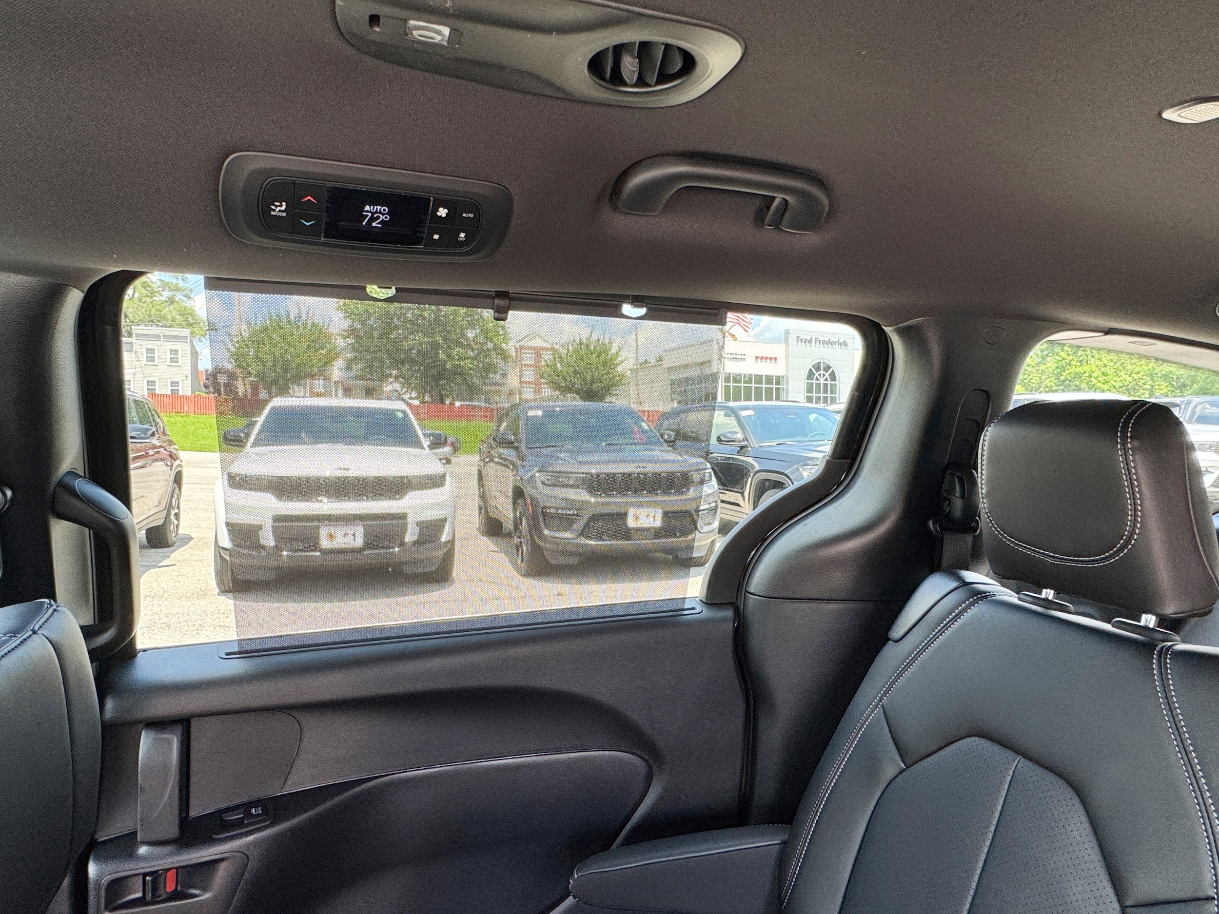 2025 Chrysler Pacifica Select - Photo 27