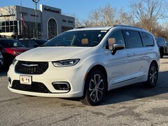 2026 Chrysler Pacifica PINNACLE AWD Passenger Van