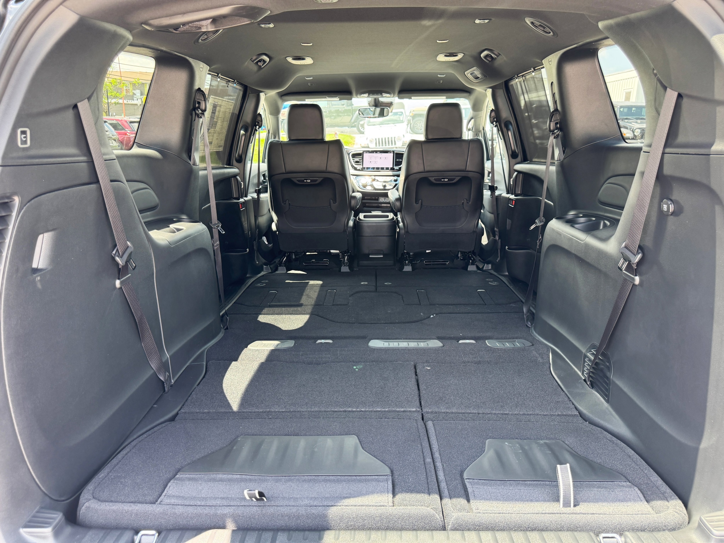 2025 Chrysler Pacifica Select - Photo 31