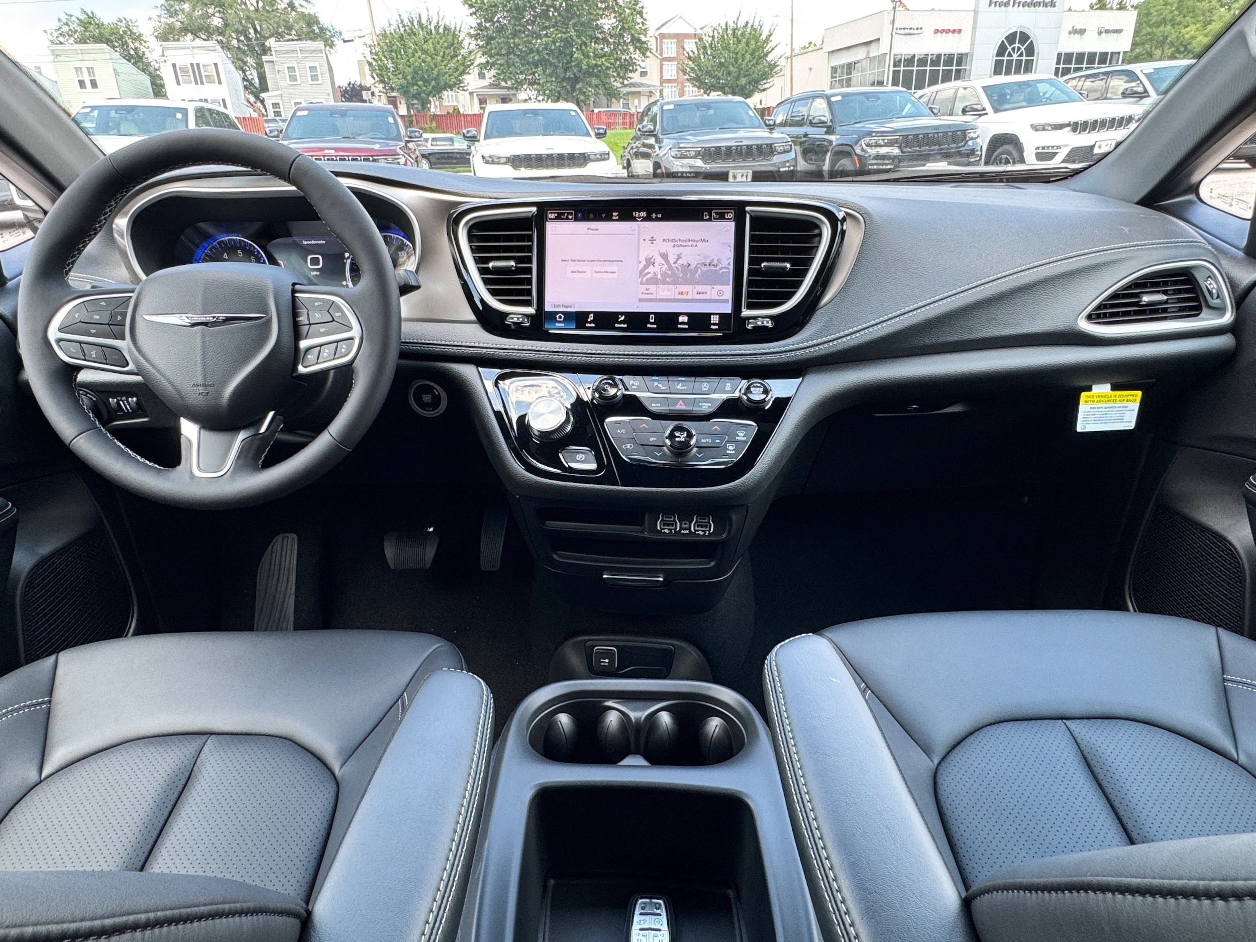 2025 Chrysler Pacifica Select - Photo 13
