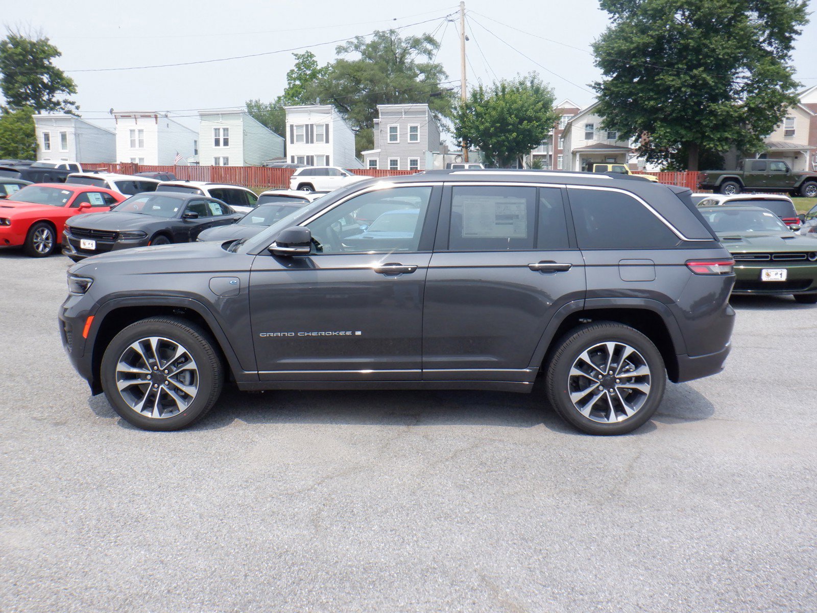 2023 Jeep Cherokee Overland 4xe photo 2