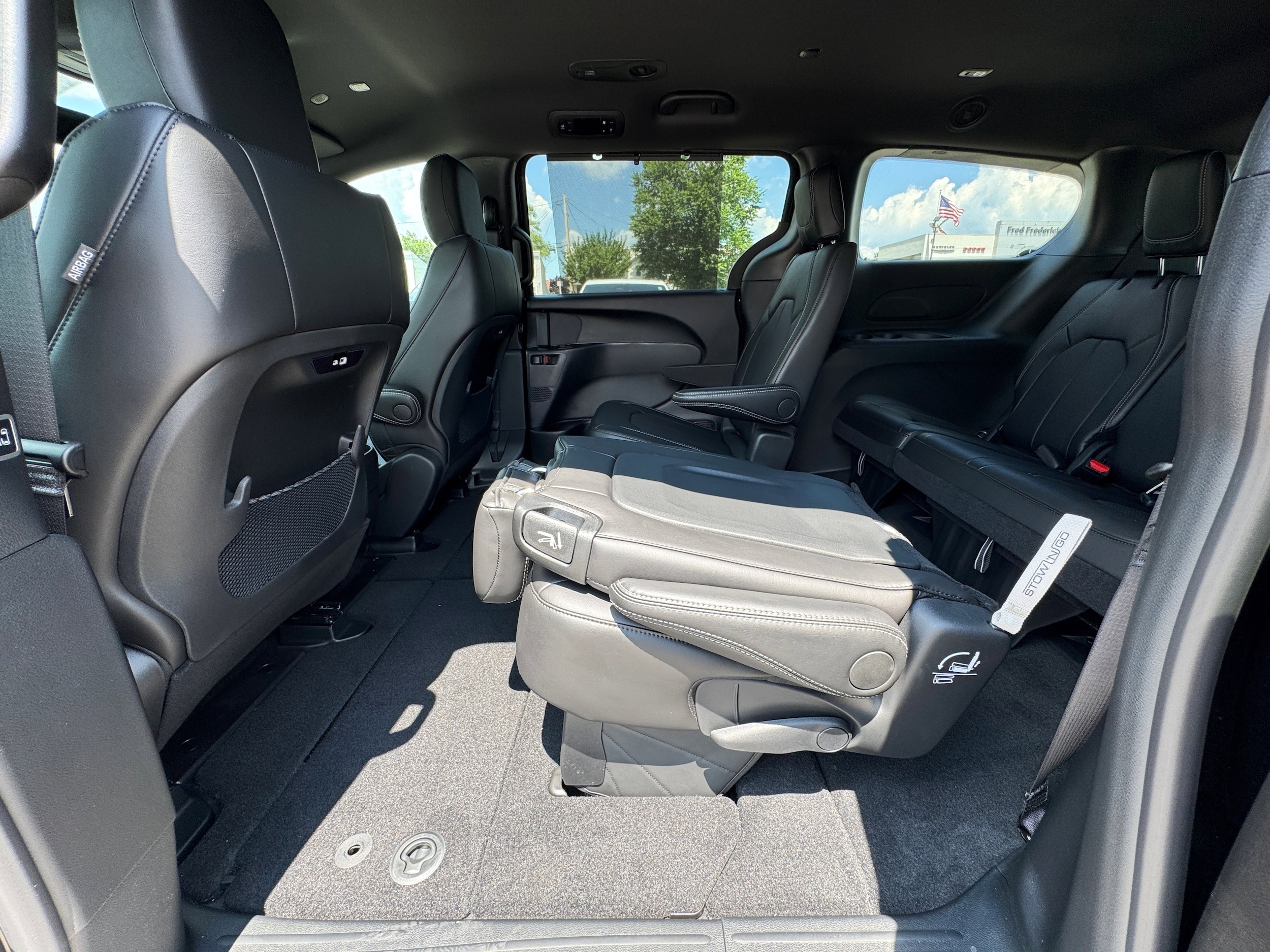 2025 Chrysler Pacifica Select - Photo 21