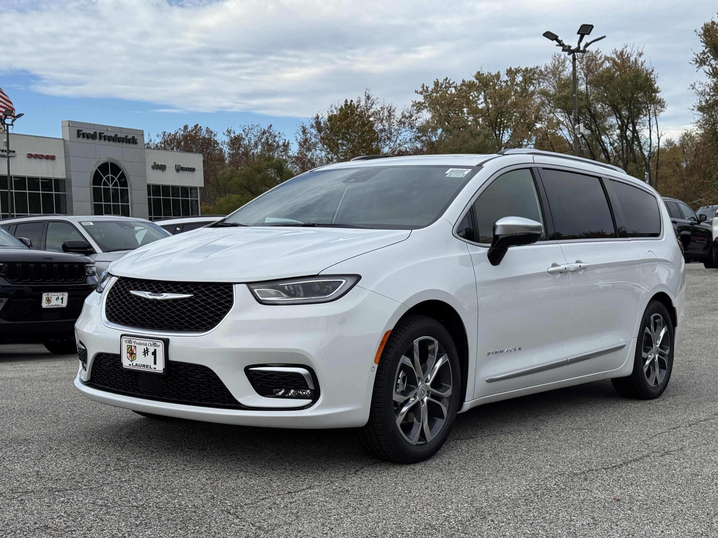 2026 Chrysler Pacifica Pinnacle's photo