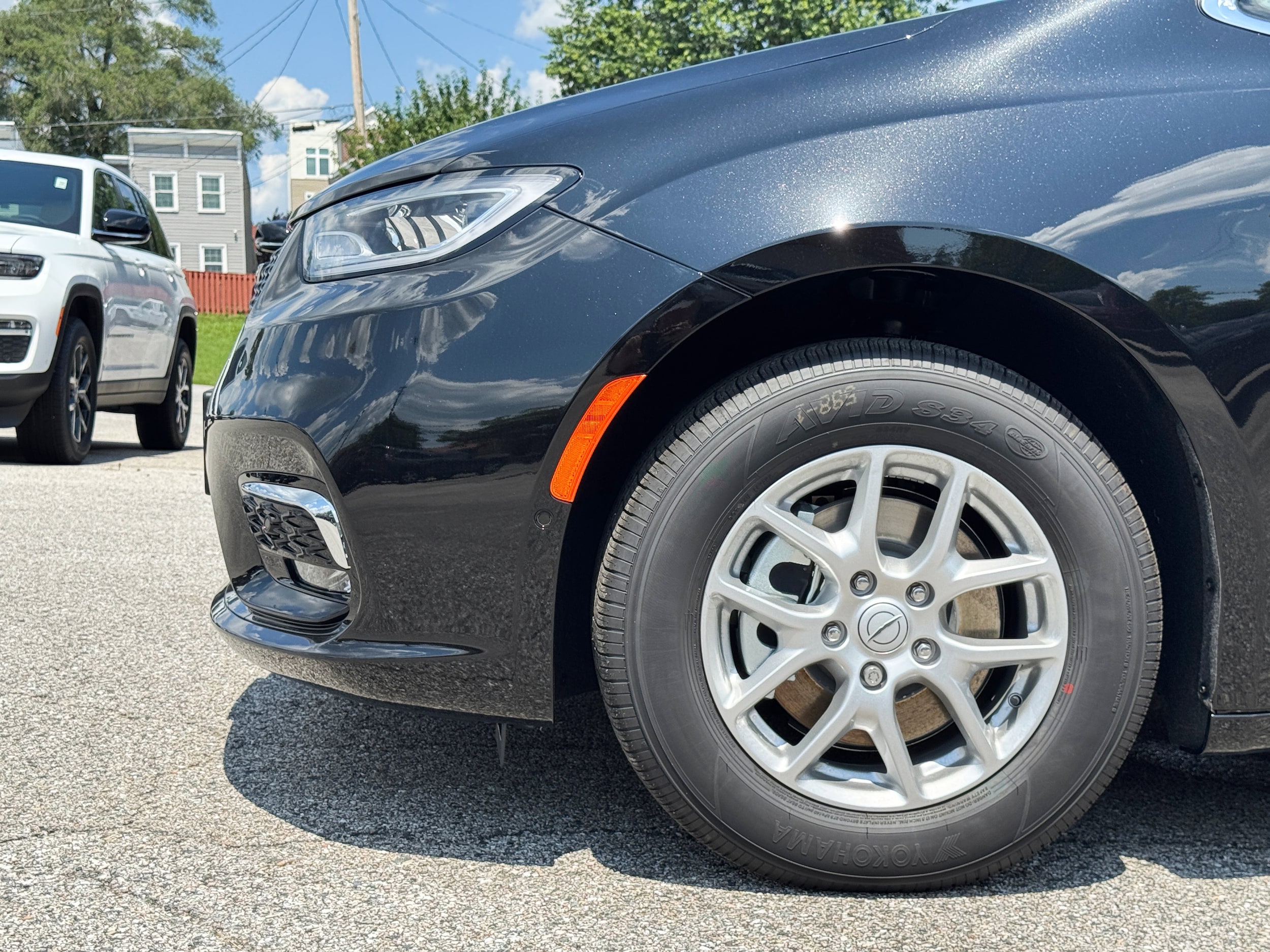 2025 Chrysler Pacifica Select - Photo 9
