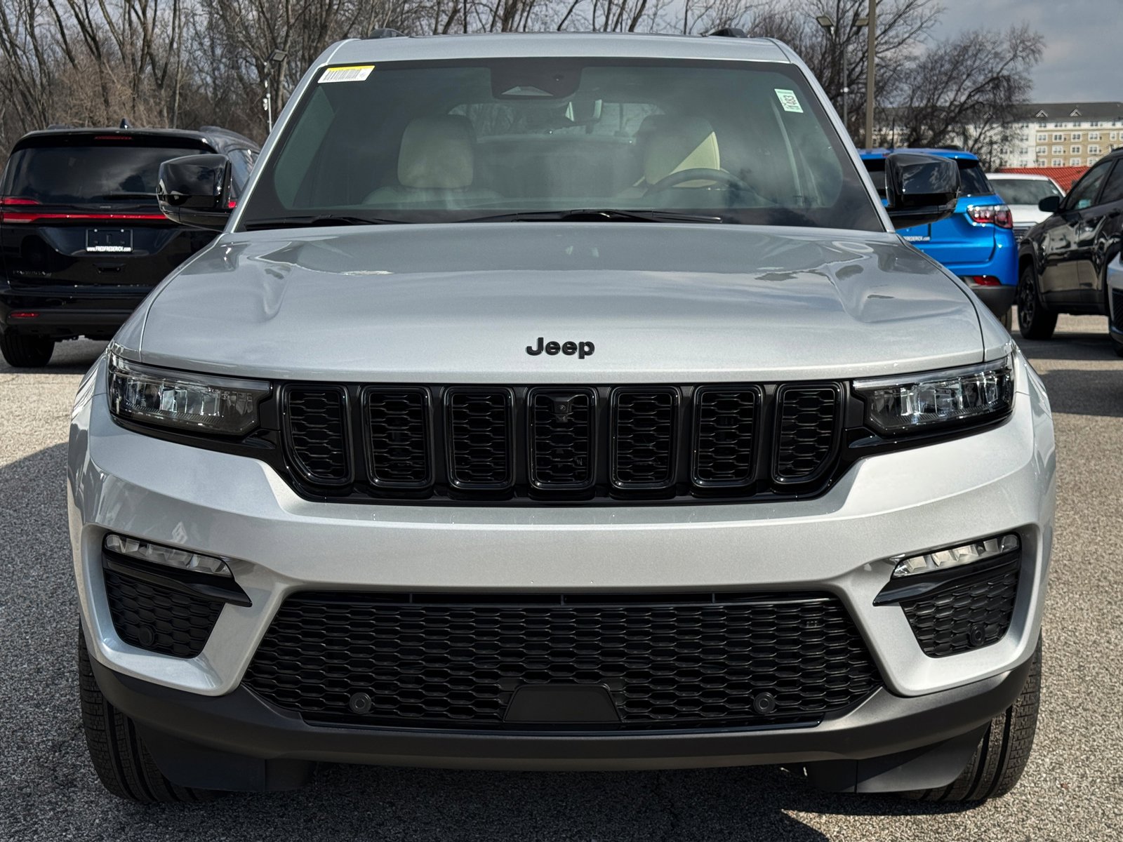 2025 Jeep Grand Cherokee Limited photo 2