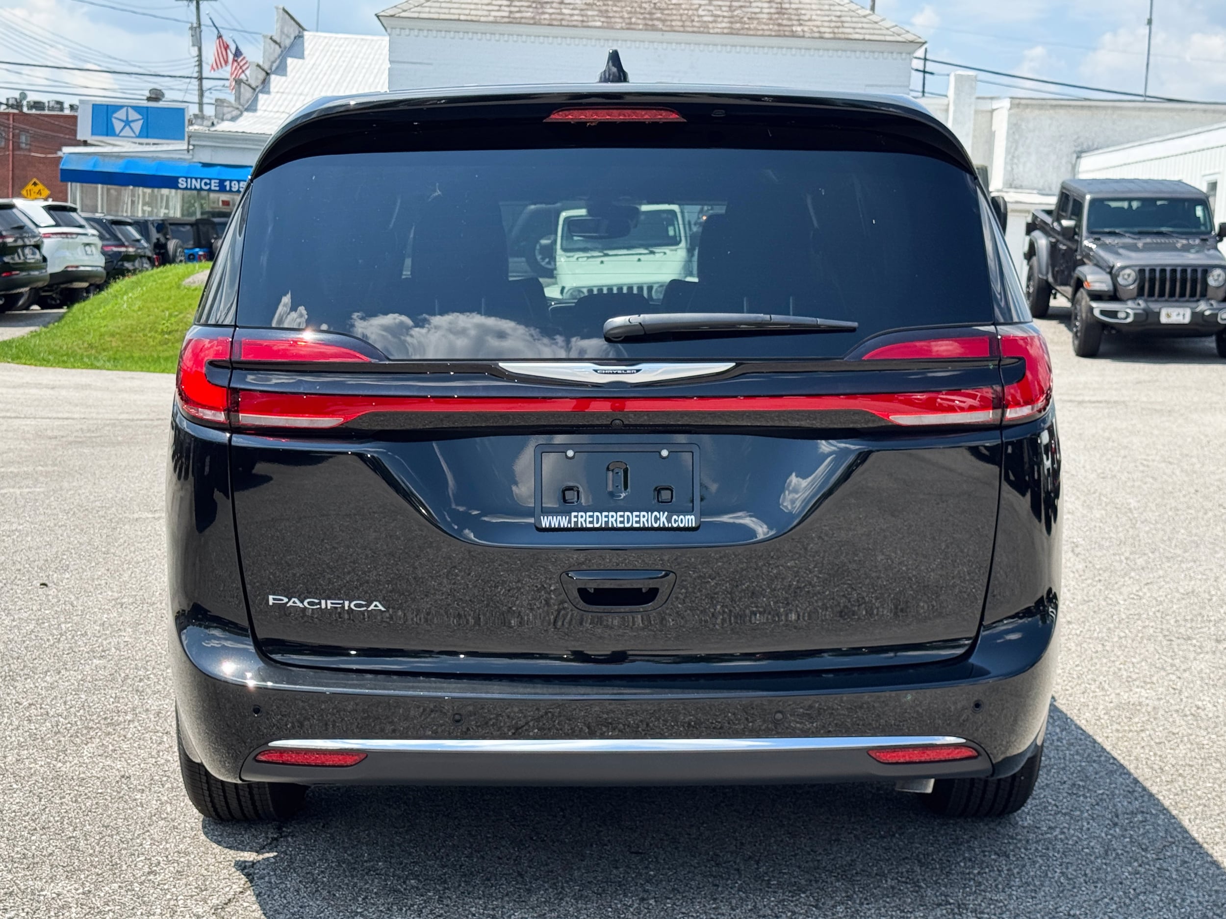 2025 Chrysler Pacifica Select - Photo 6
