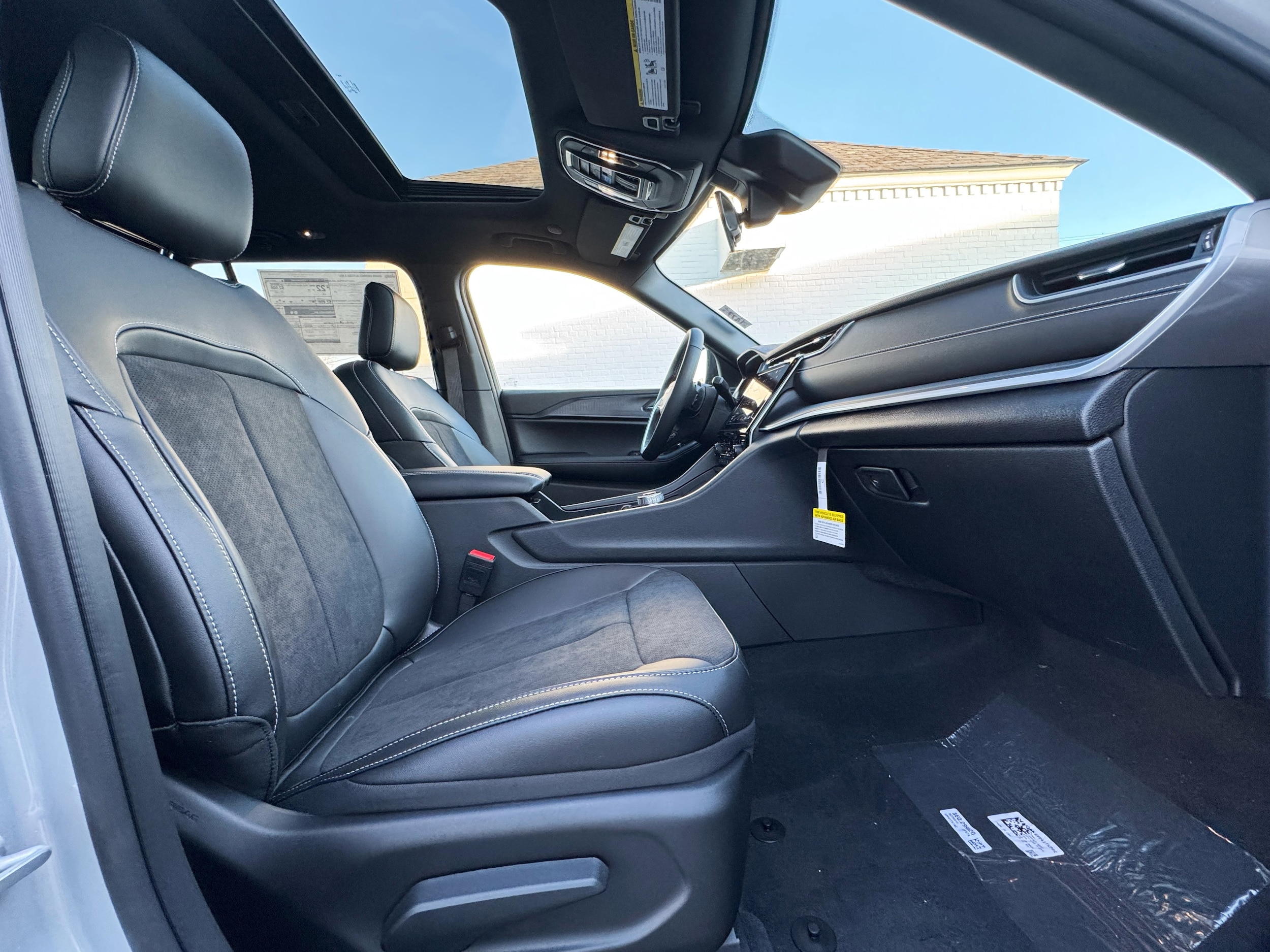 2025 Jeep Grand Cherokee Altitude - Photo 17