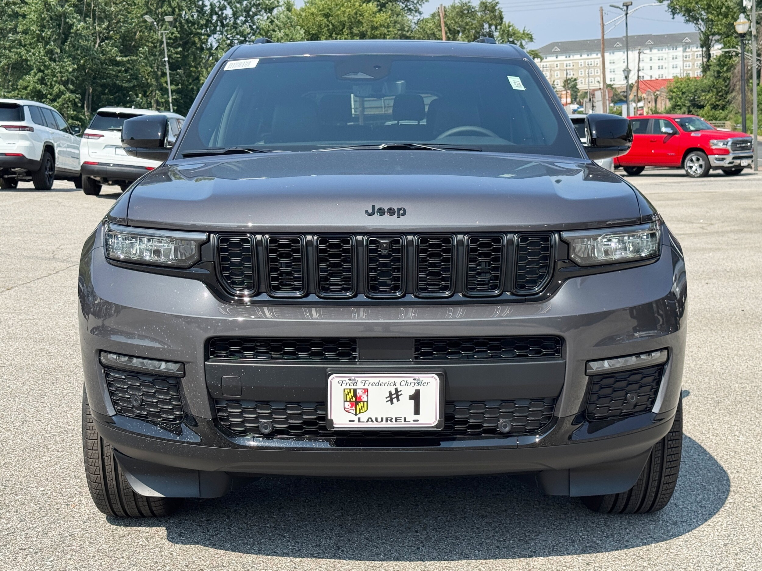 2025 Jeep Grand Cherokee Limited photo 2