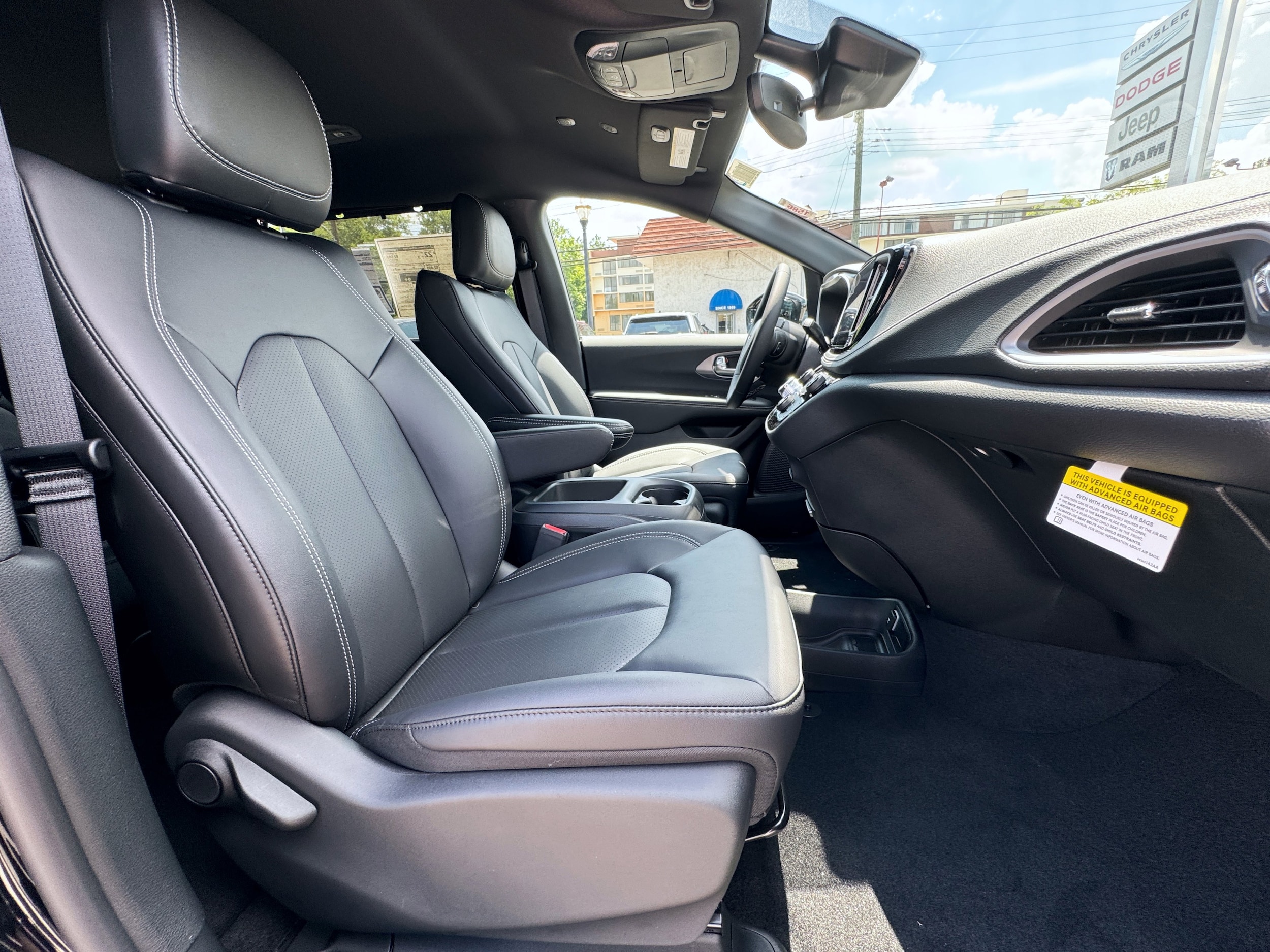 2025 Chrysler Pacifica Select - Photo 14